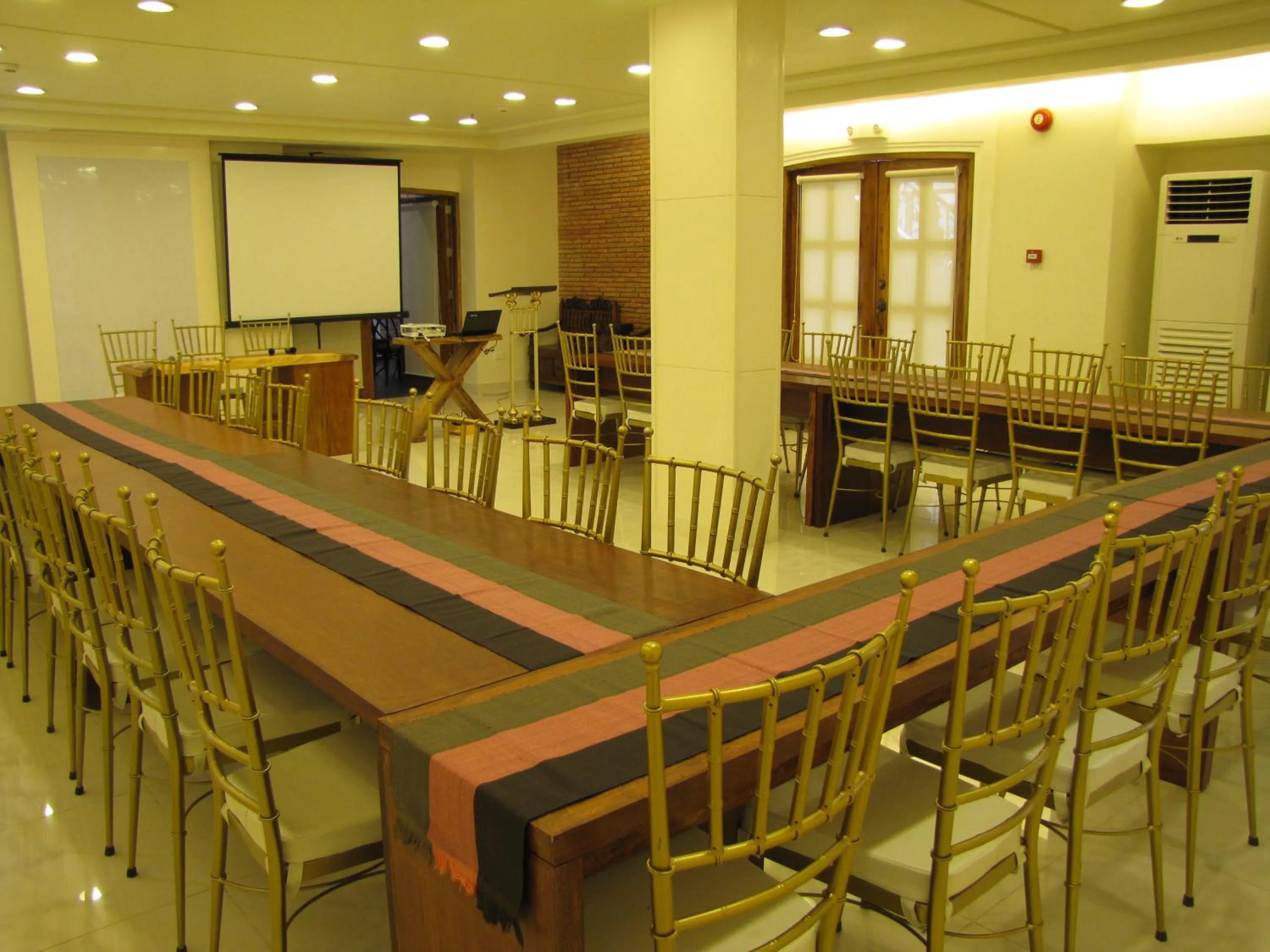 Business facilities in Ciudad Fernandina Hotel