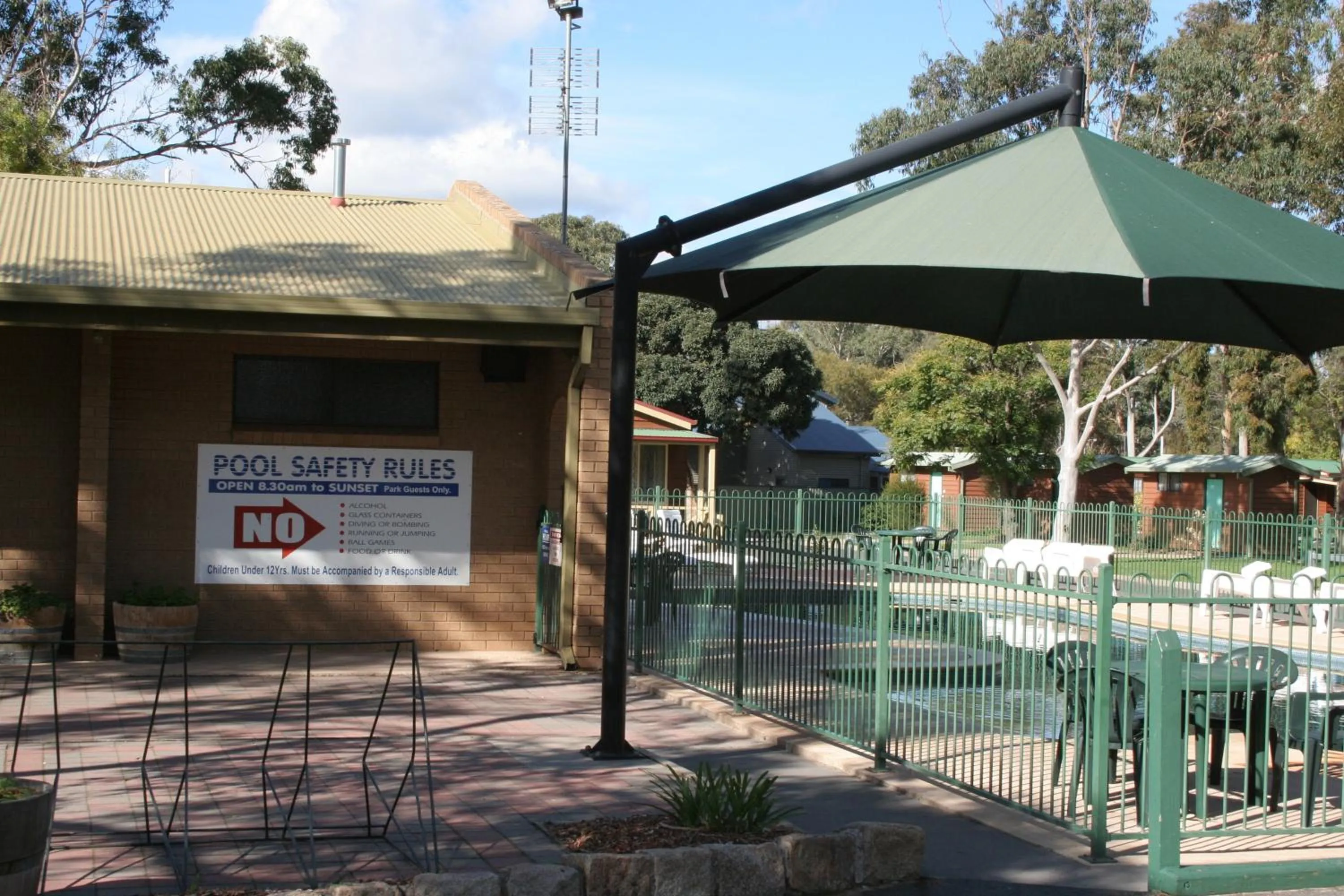 Swimming pool in Lake Fyans Holiday Park