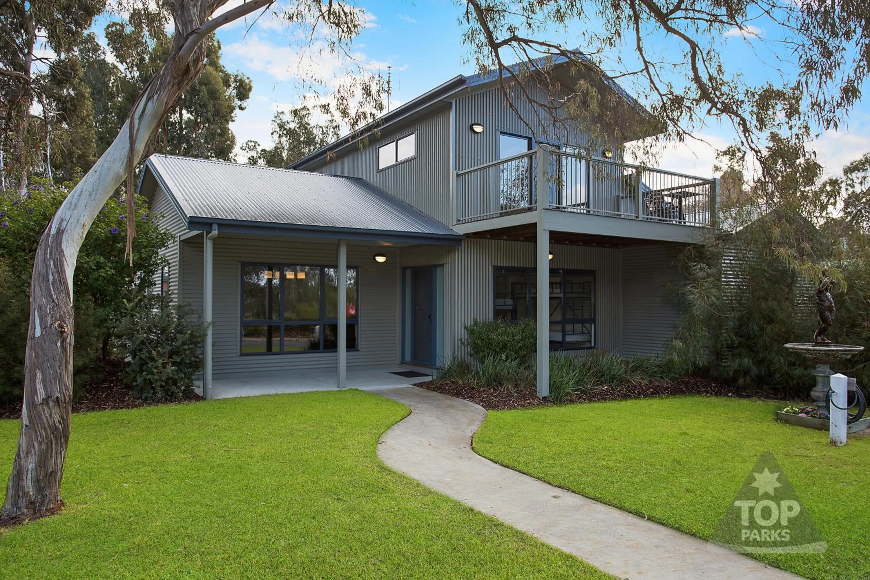 Area and facilities in Lake Fyans Holiday Park