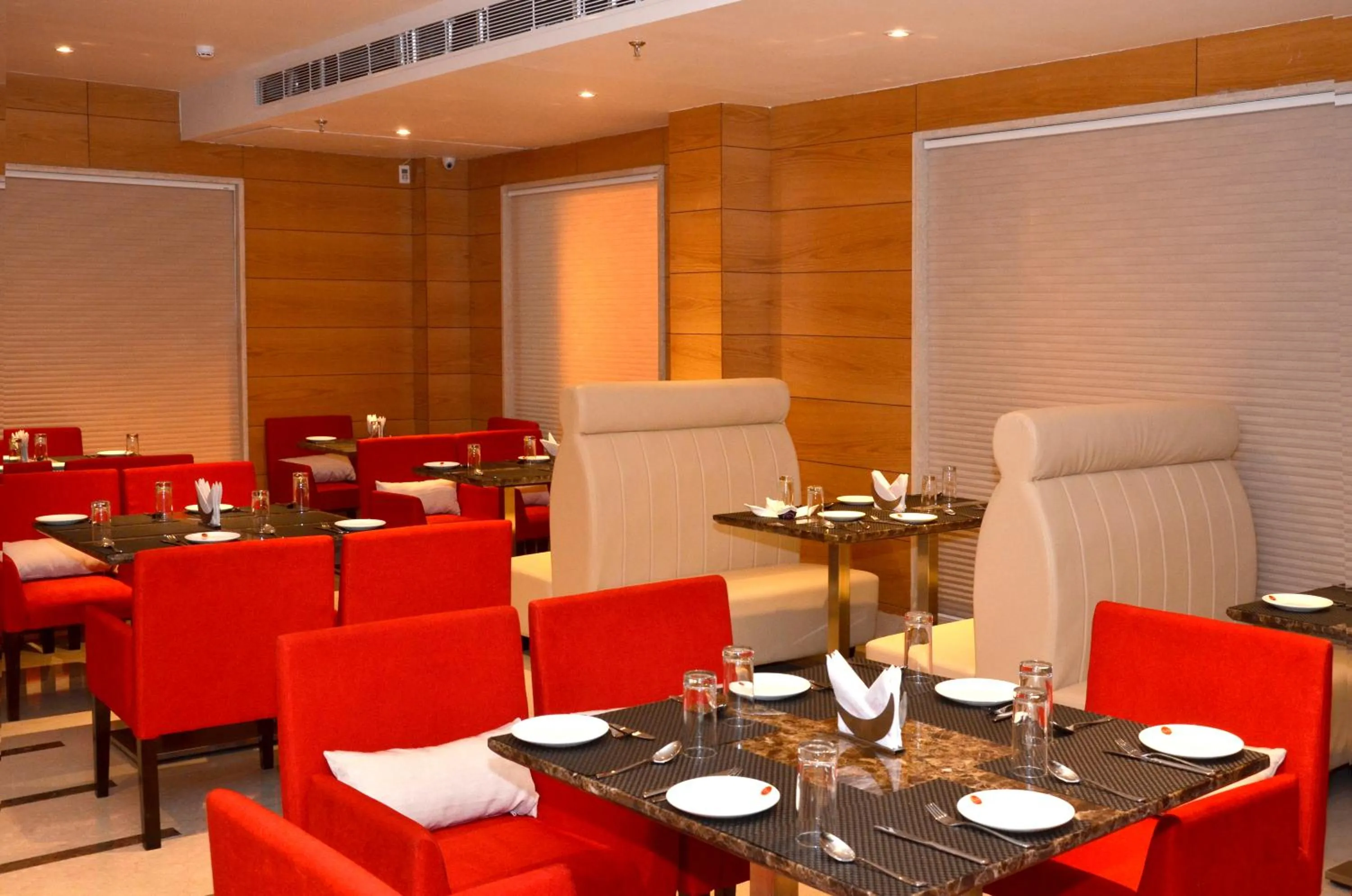 Restaurant/places to eat in Hotel Sawera Grand Near Golden Temple