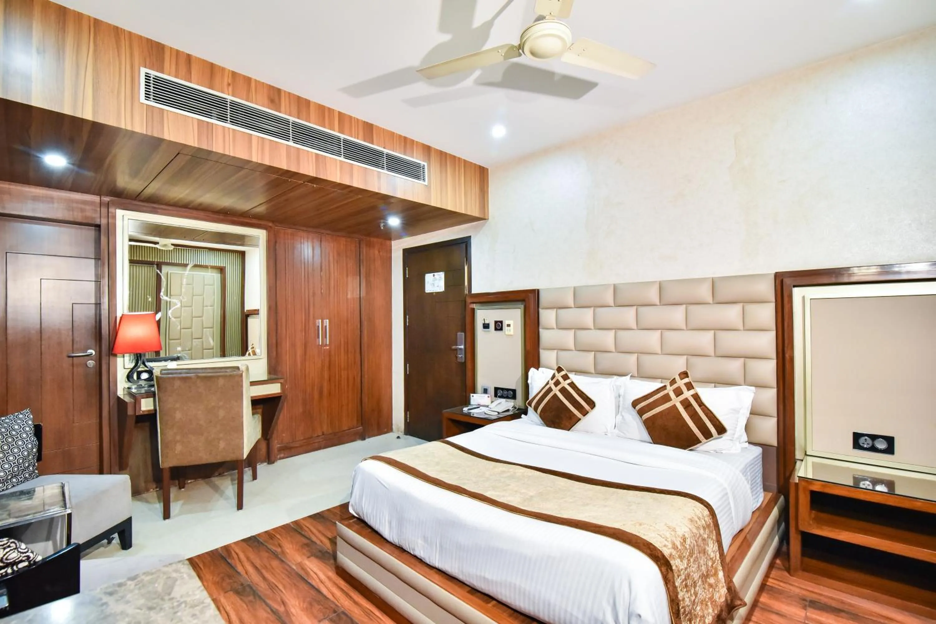 Bed in Hotel Sawera Grand Near Golden Temple