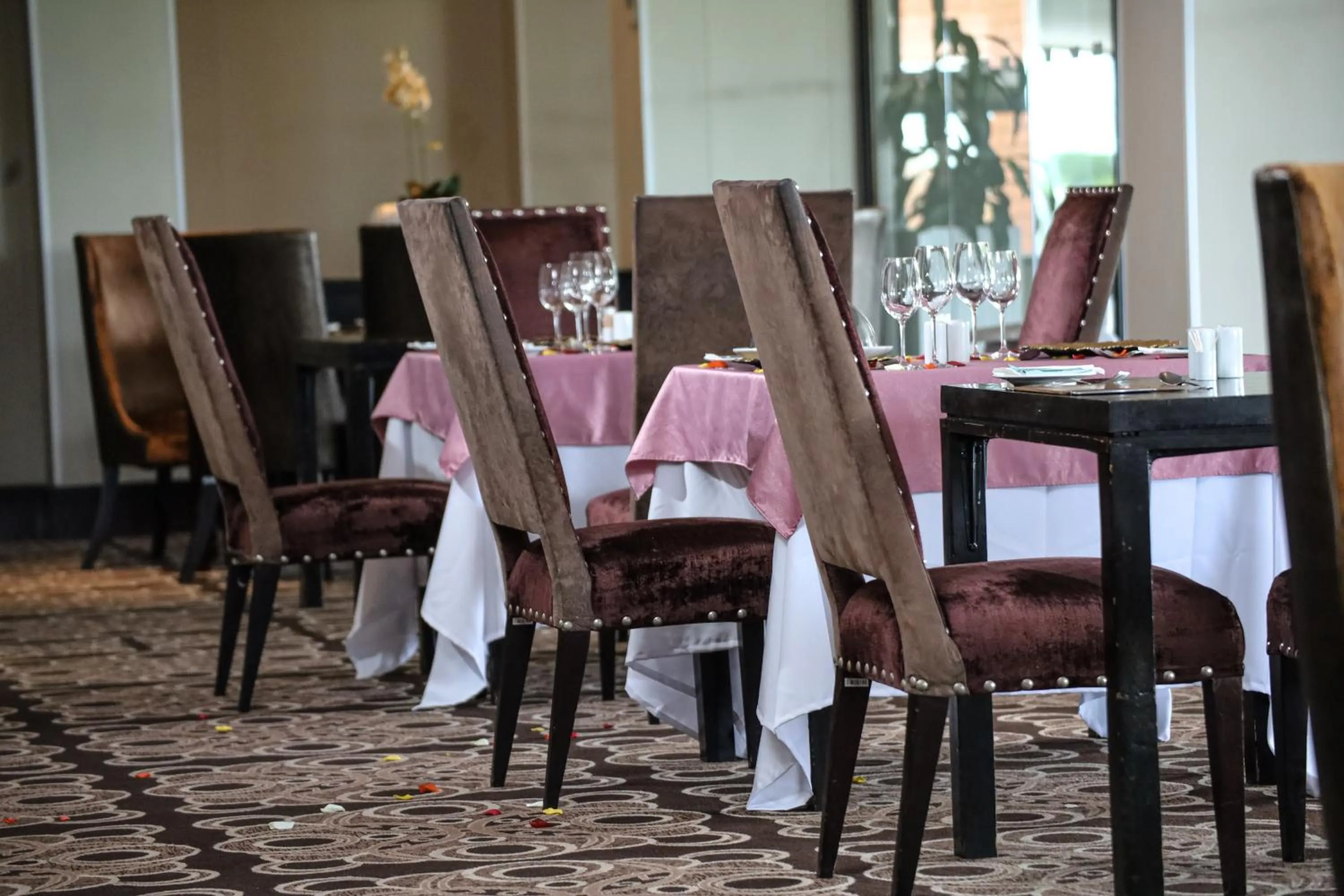 Restaurant/places to eat in Royal Marang Hotel