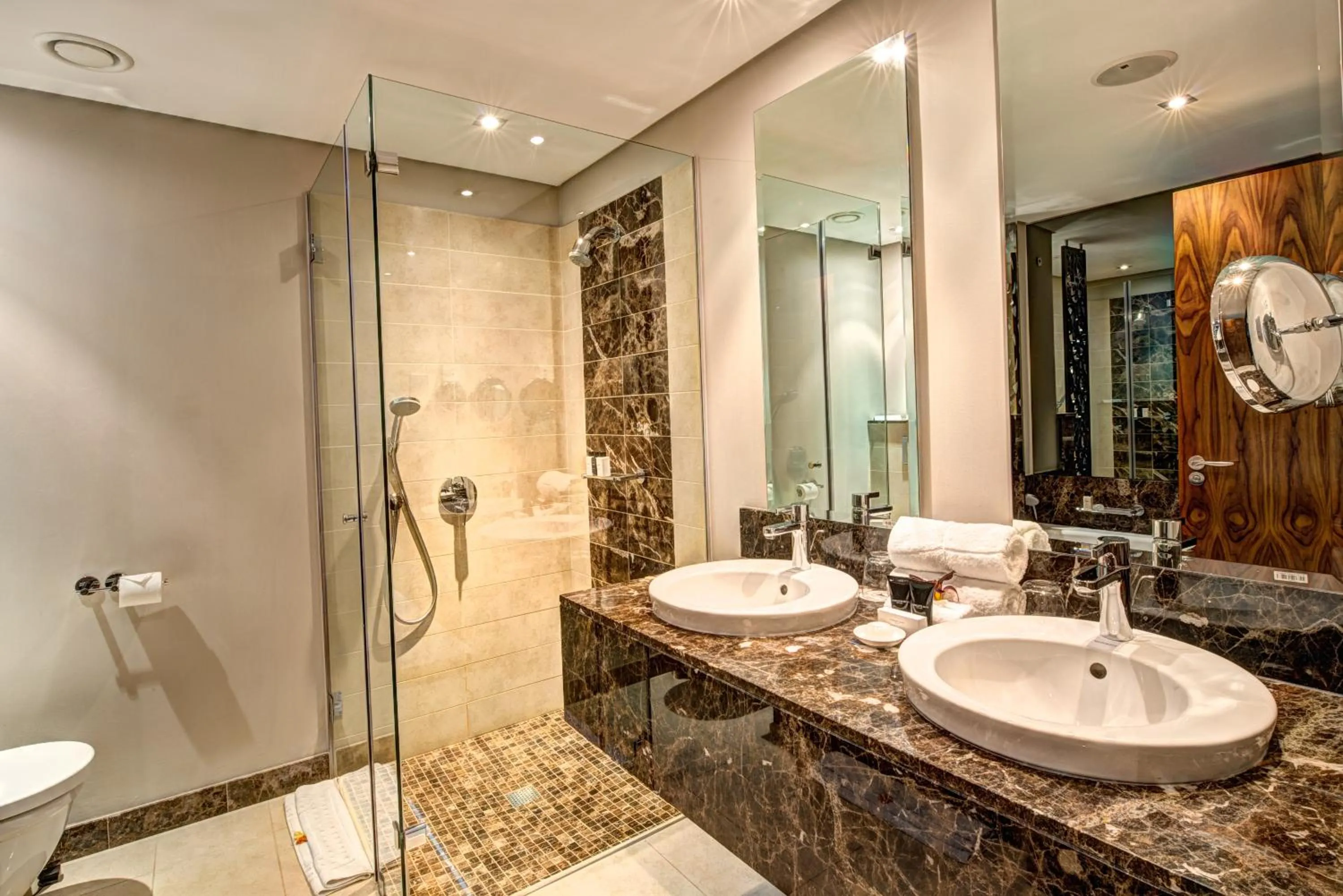 Shower in Royal Marang Hotel