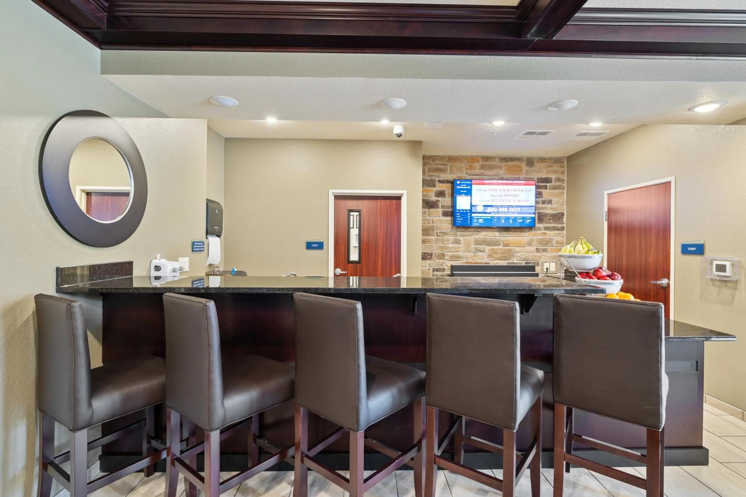 Lounge or bar in Cobblestone Hotel & Suites - Alpine