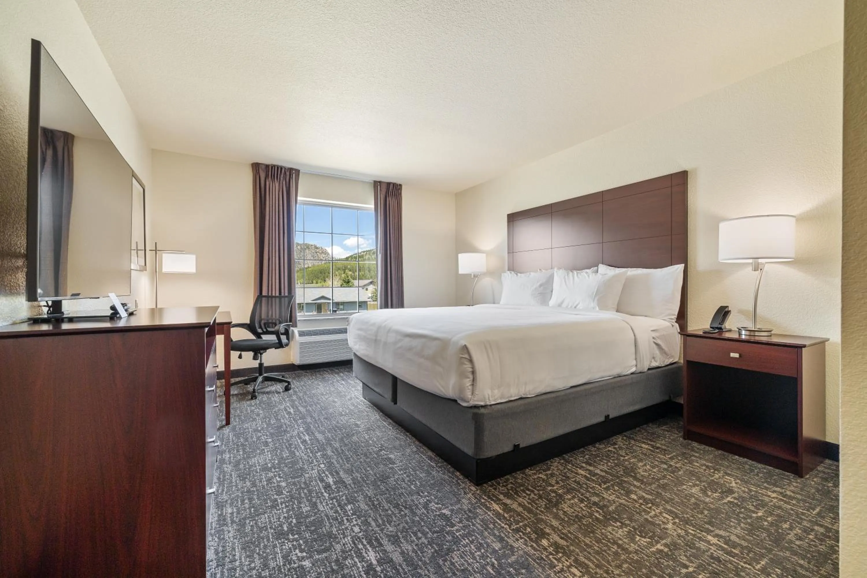 Bed in Cobblestone Hotel & Suites - Alpine