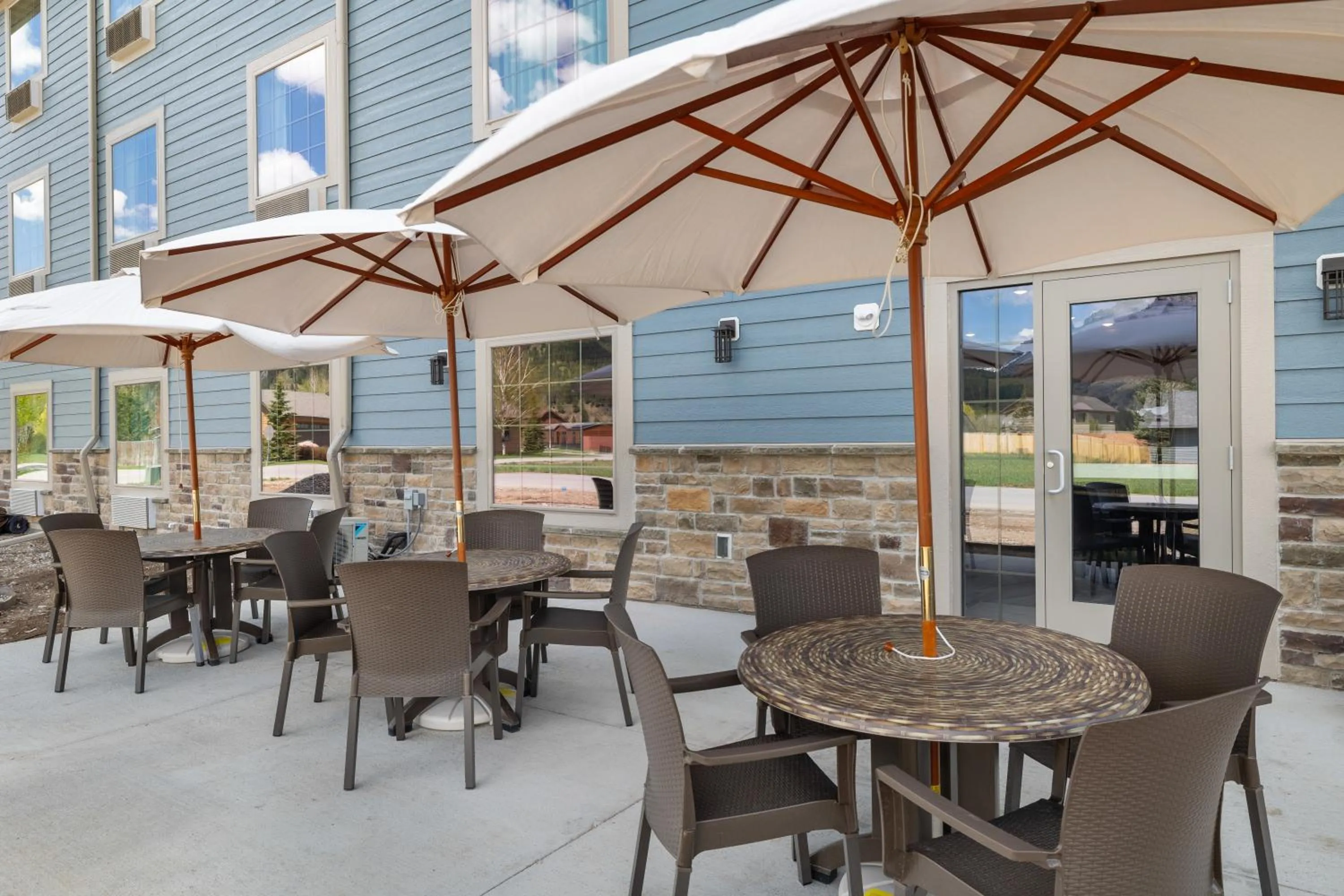 Patio in Cobblestone Hotel & Suites - Alpine