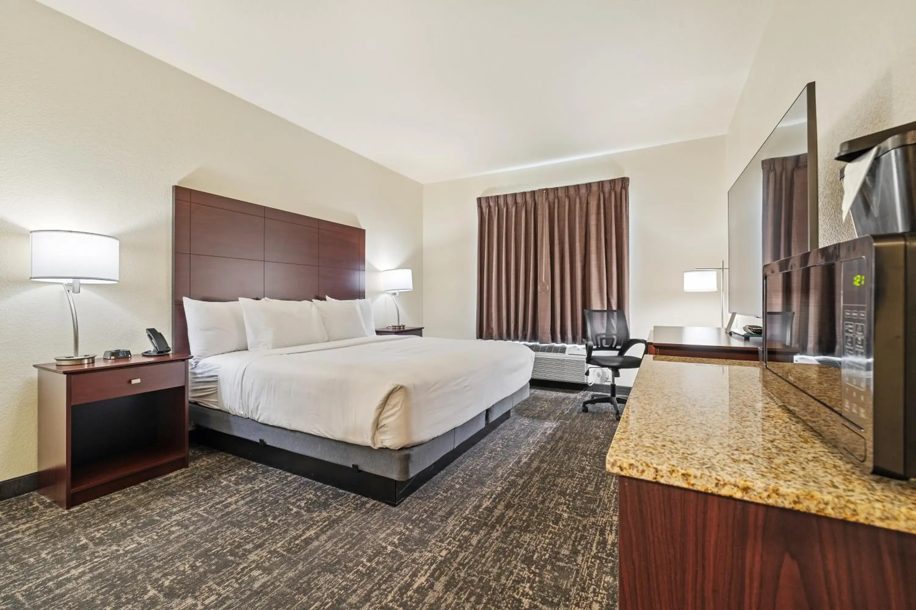 King Room - Disability Access in Cobblestone Hotel & Suites - Alpine King Room - Disability Access in Cobblestone Hotel & Suites - Alpine