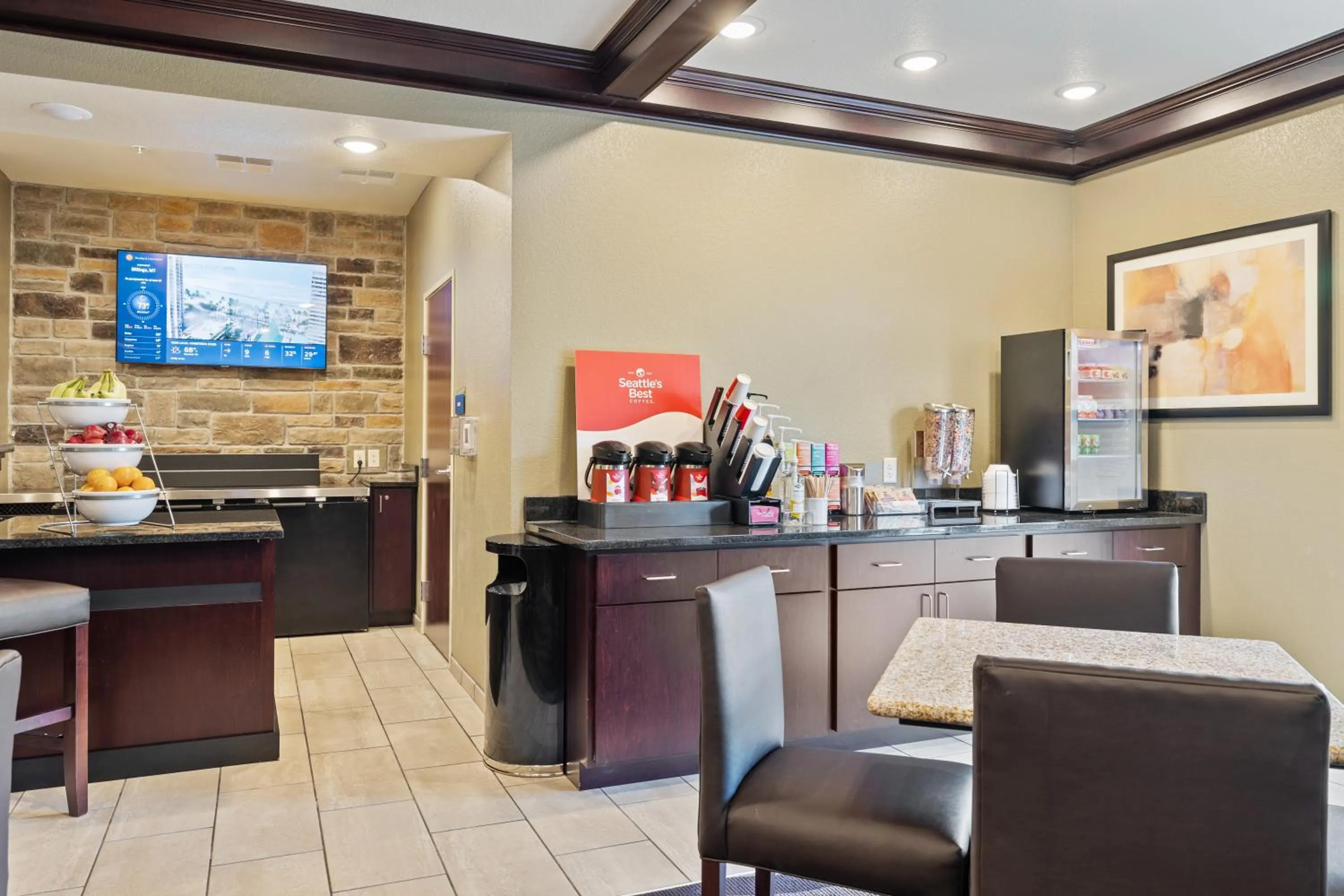 Buffet breakfast in Cobblestone Hotel & Suites - Alpine