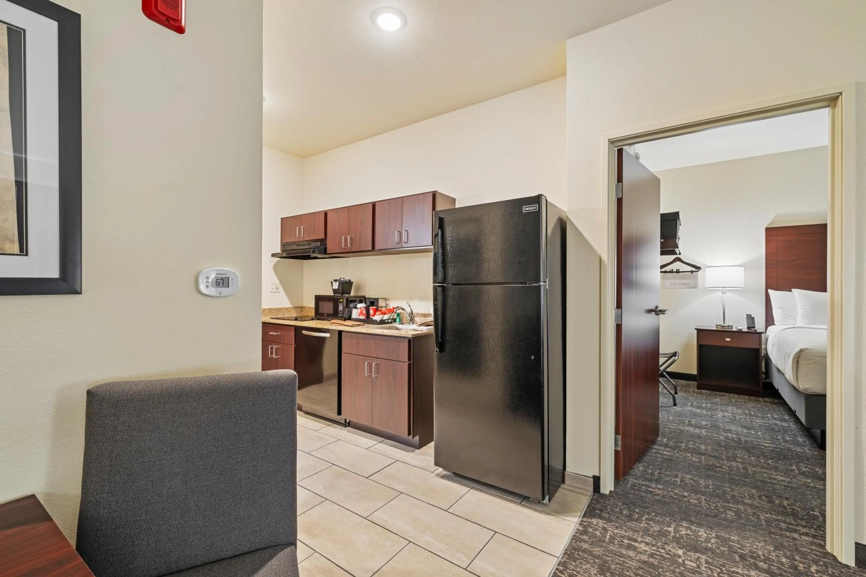 Bedroom, Bed in Cobblestone Hotel & Suites - Alpine