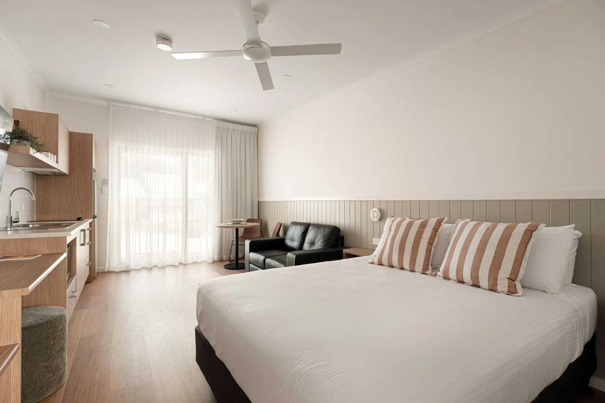 Bedroom, Bed in Catalina Motel Lake Macquarie