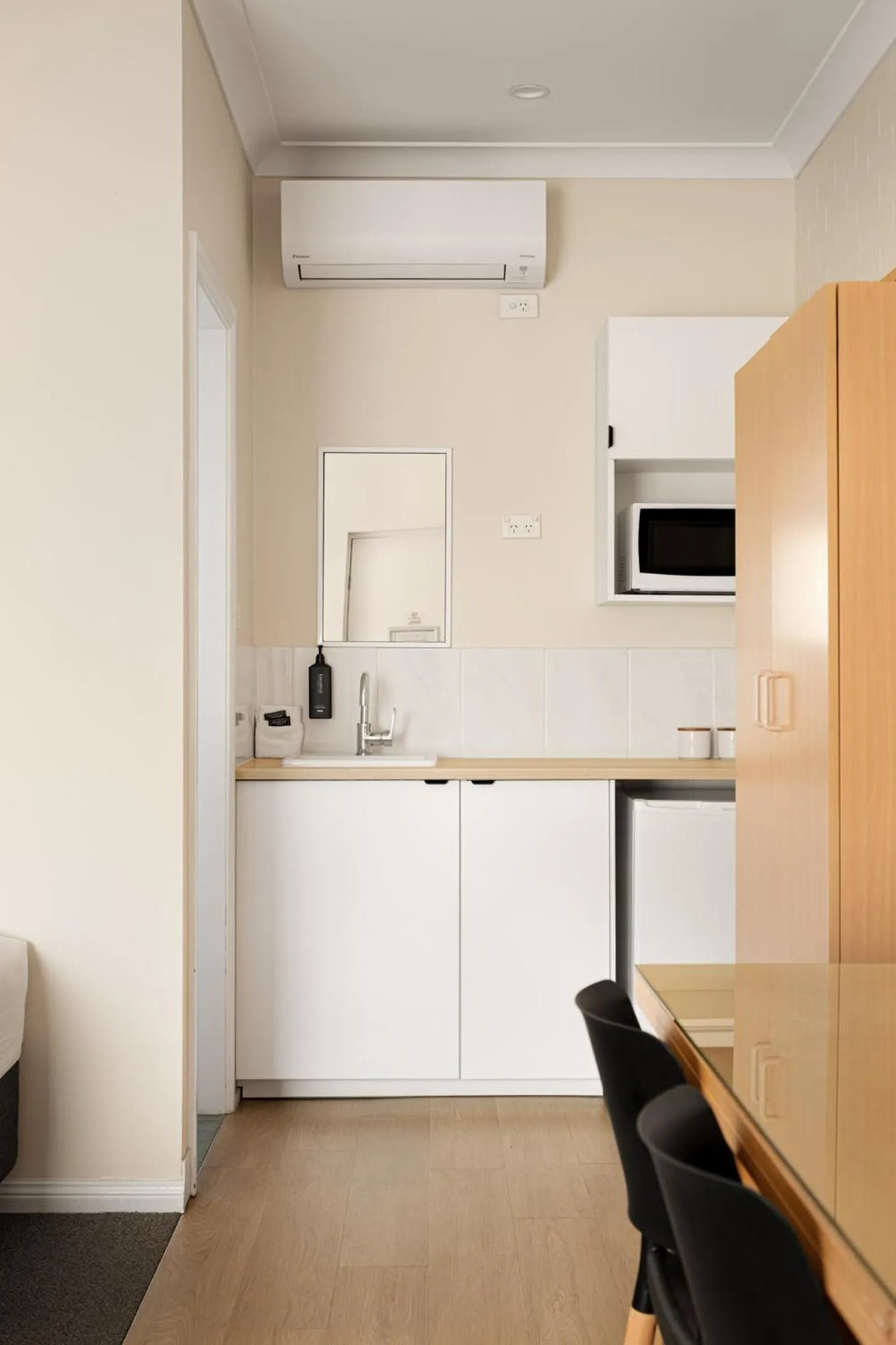 Kitchen or kitchenette in Catalina Motel Lake Macquarie