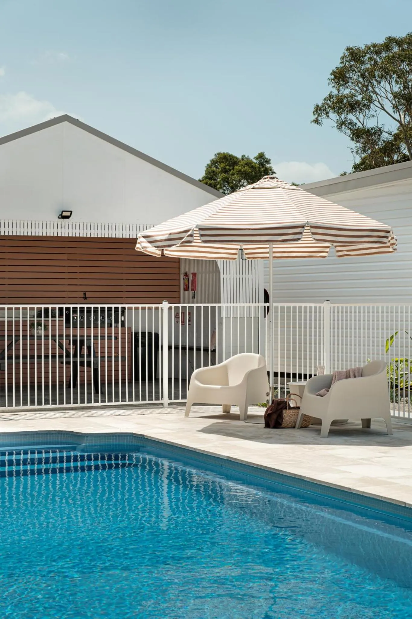 BBQ facilities in Catalina Motel Lake Macquarie