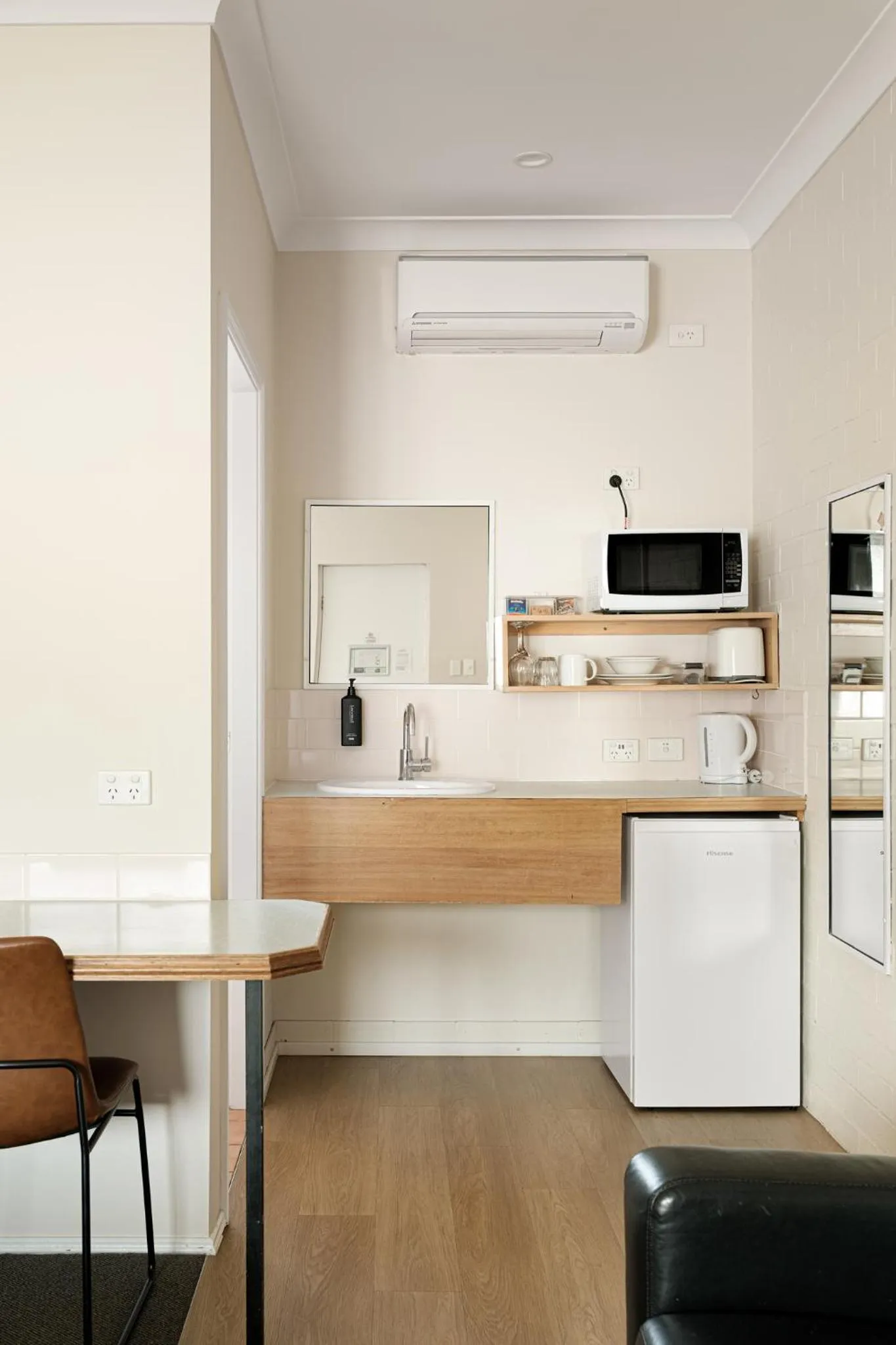 Kitchen or kitchenette in Catalina Motel Lake Macquarie