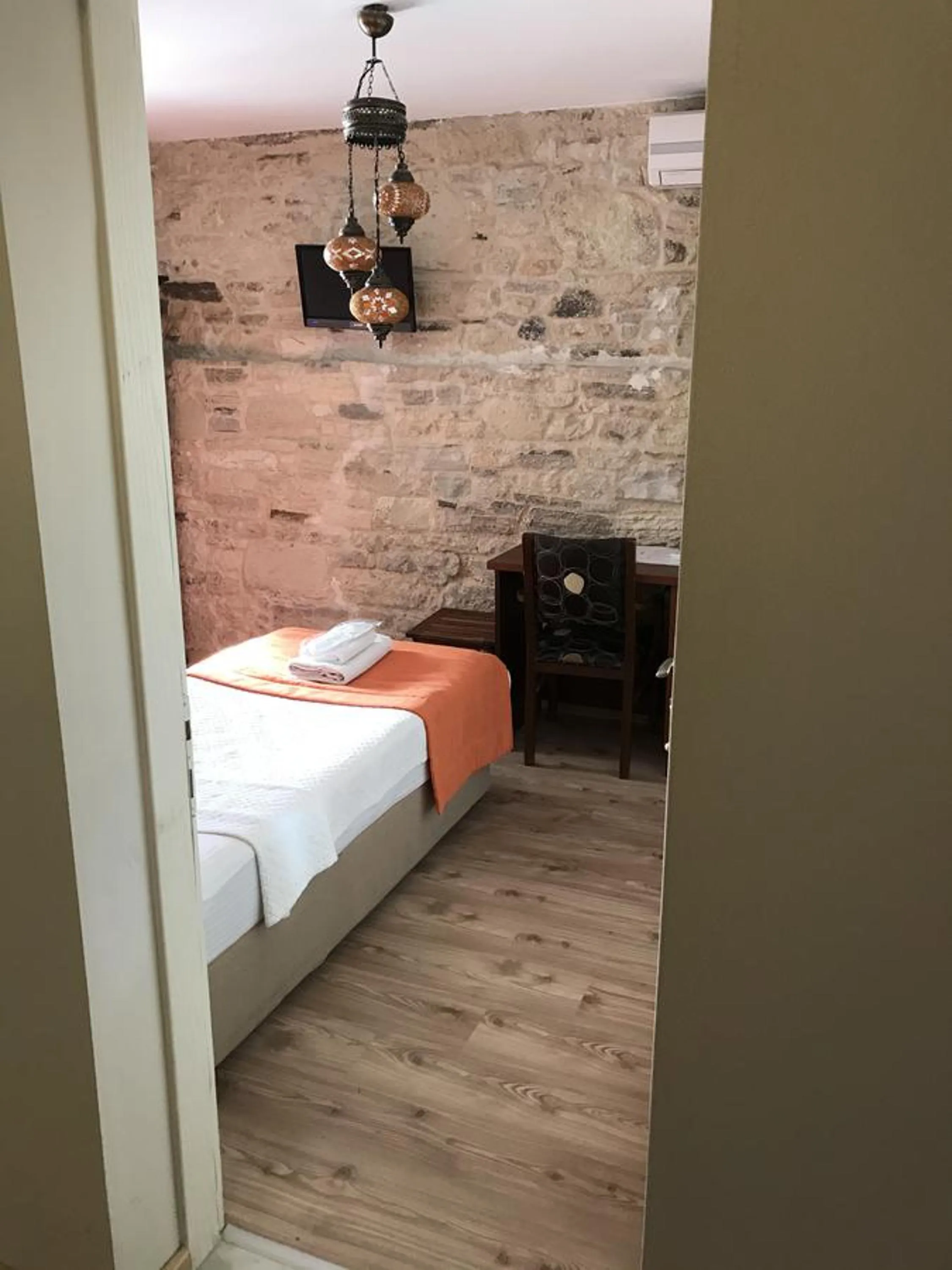 Photo of the whole room, Bed in Foca Antik Otel