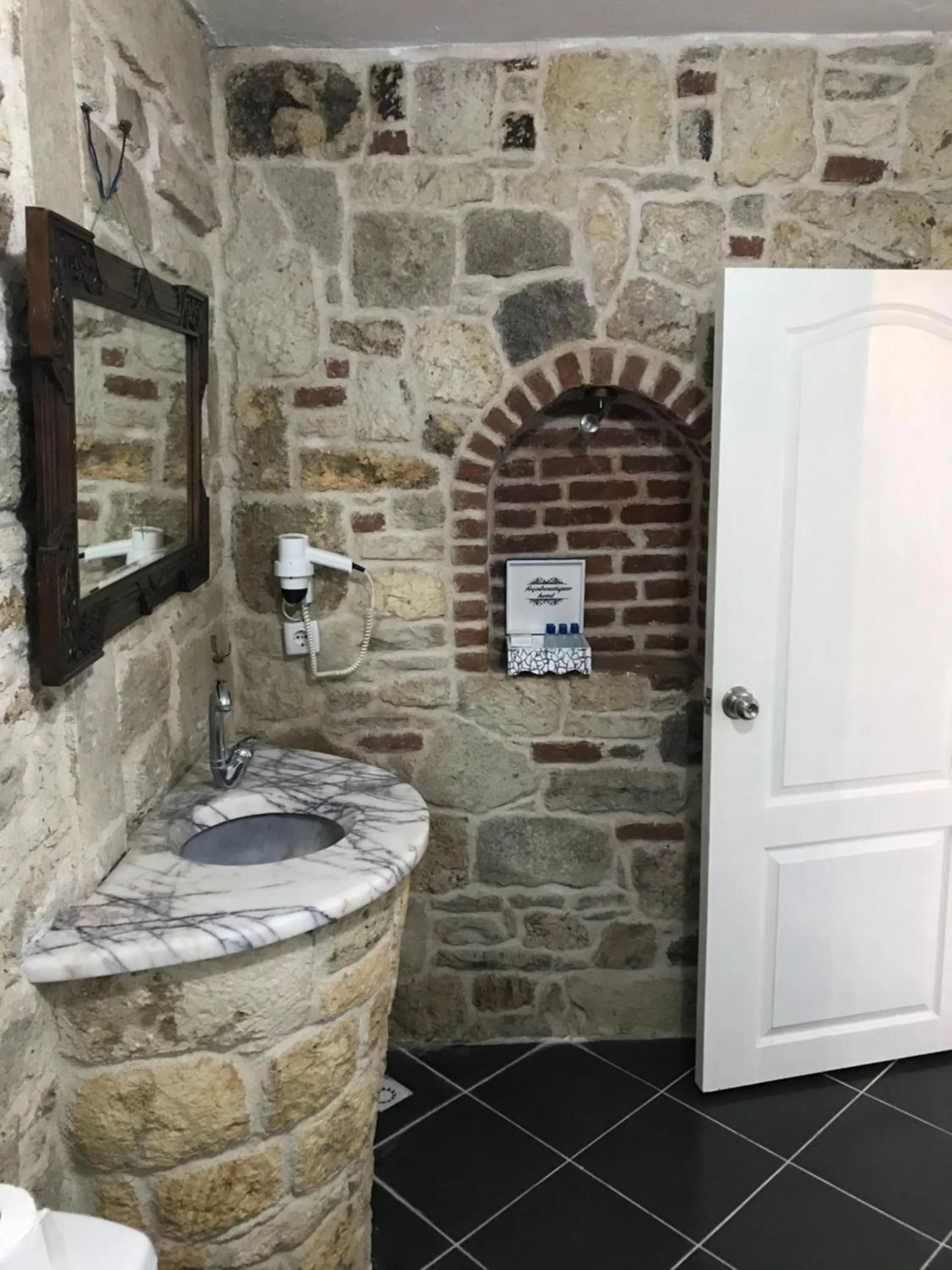Bathroom in Foca Antik Otel
