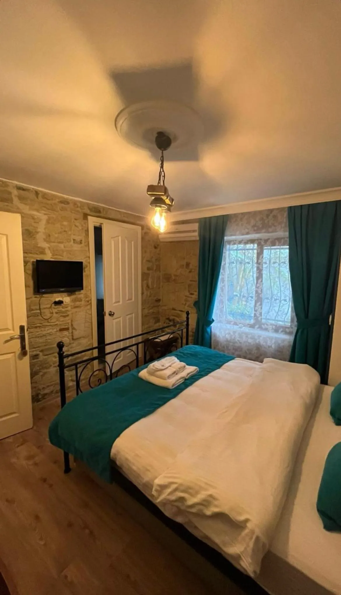 Bedroom, Bed in Foca Antik Otel