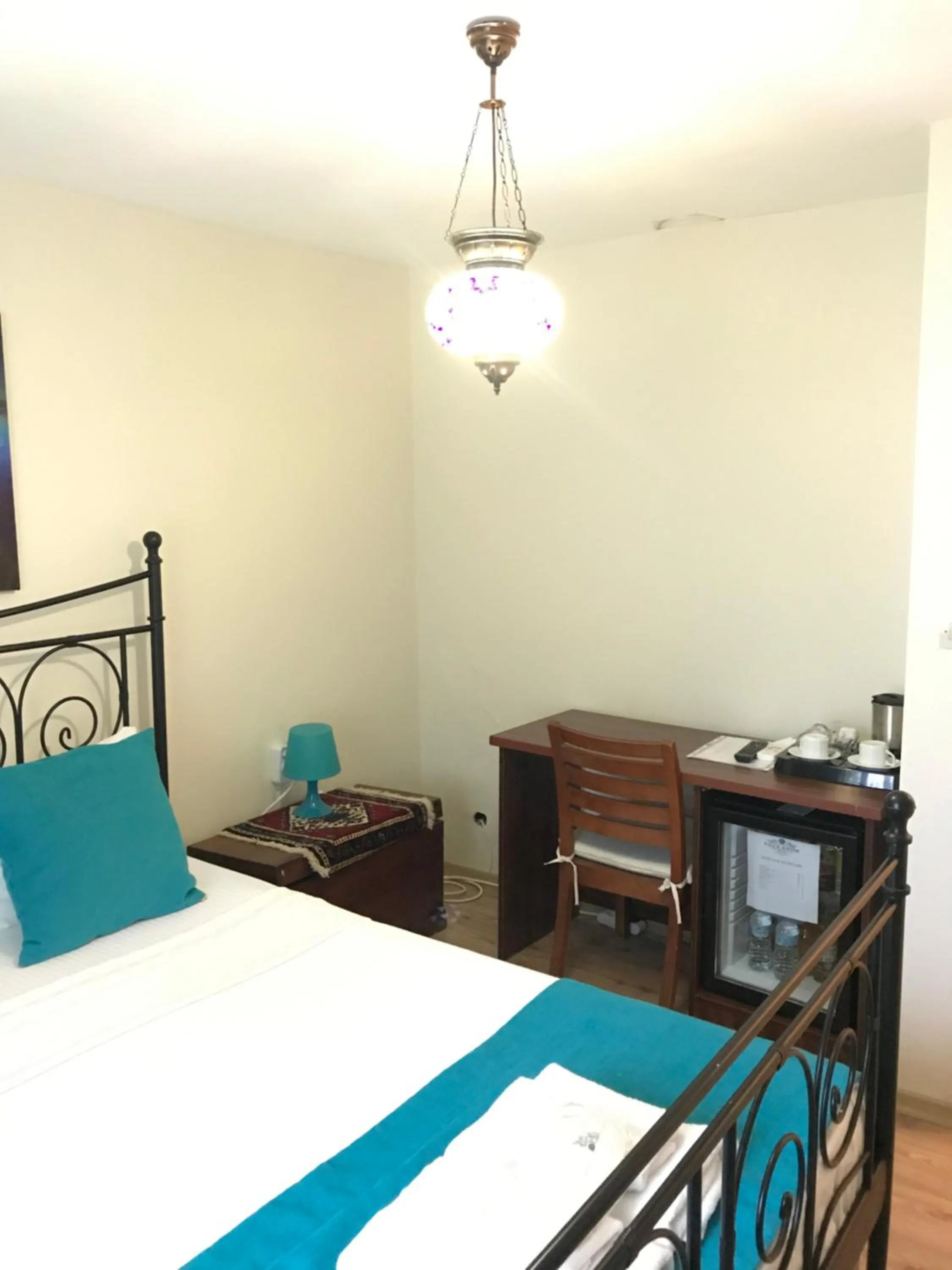 Photo of the whole room, Bed in Foca Antik Otel