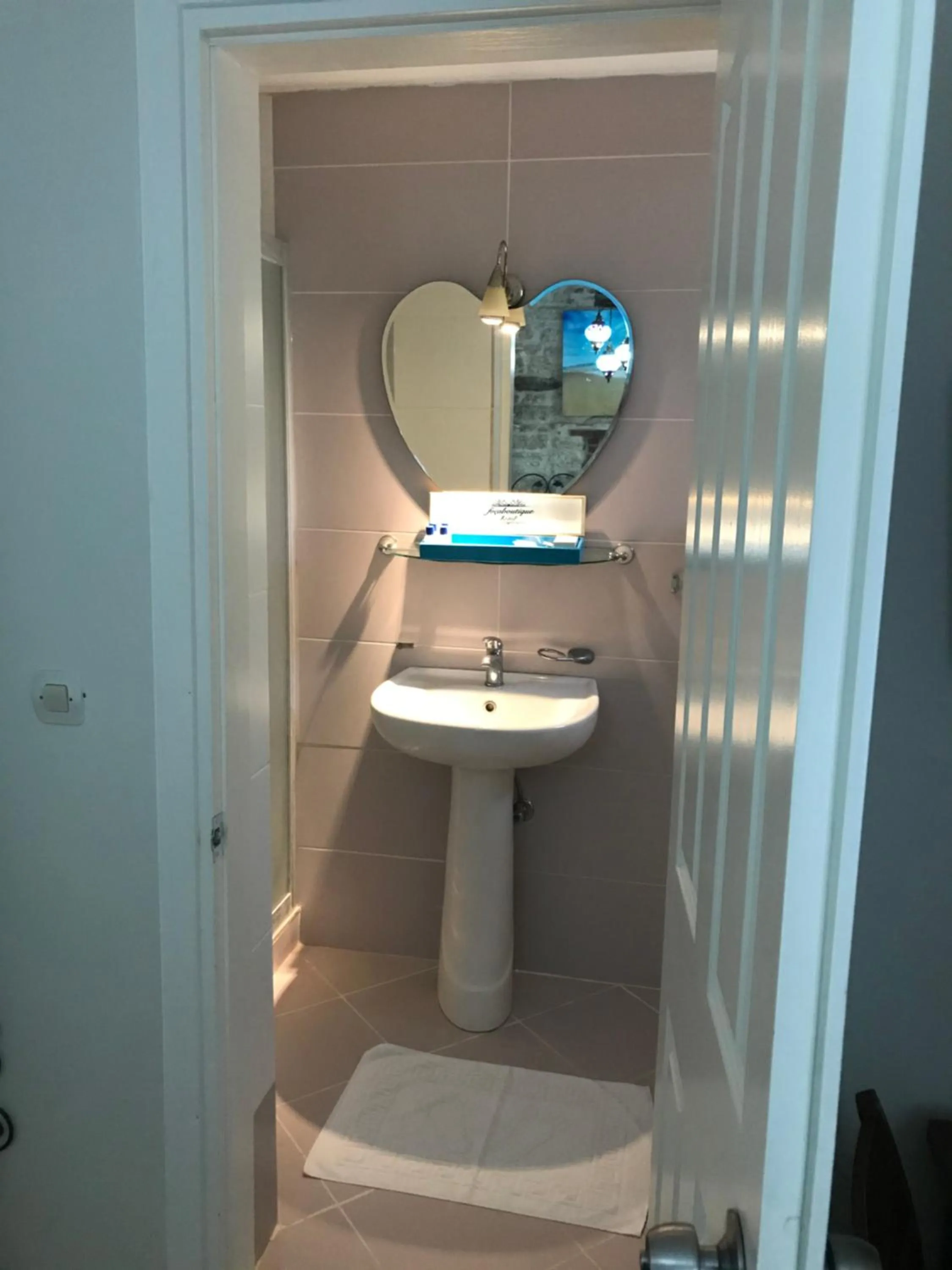 Bathroom in Foca Antik Otel