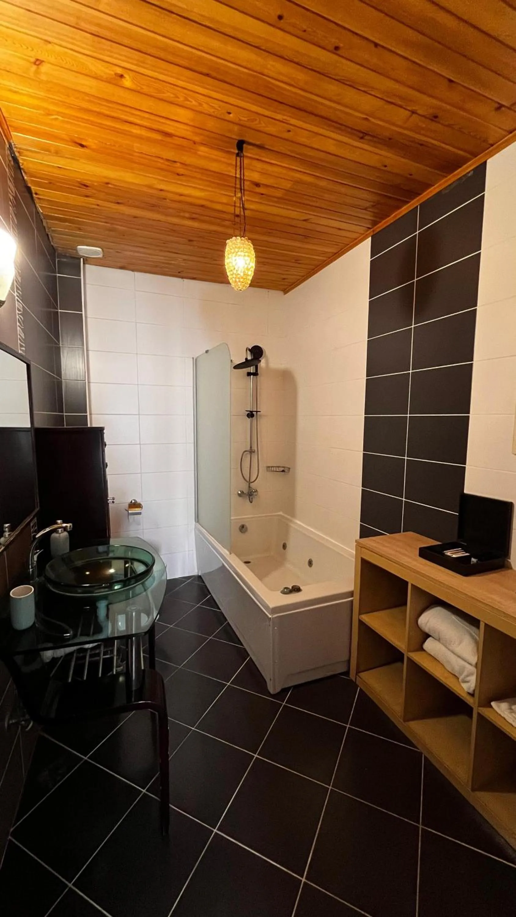 Bathroom in Foca Antik Otel