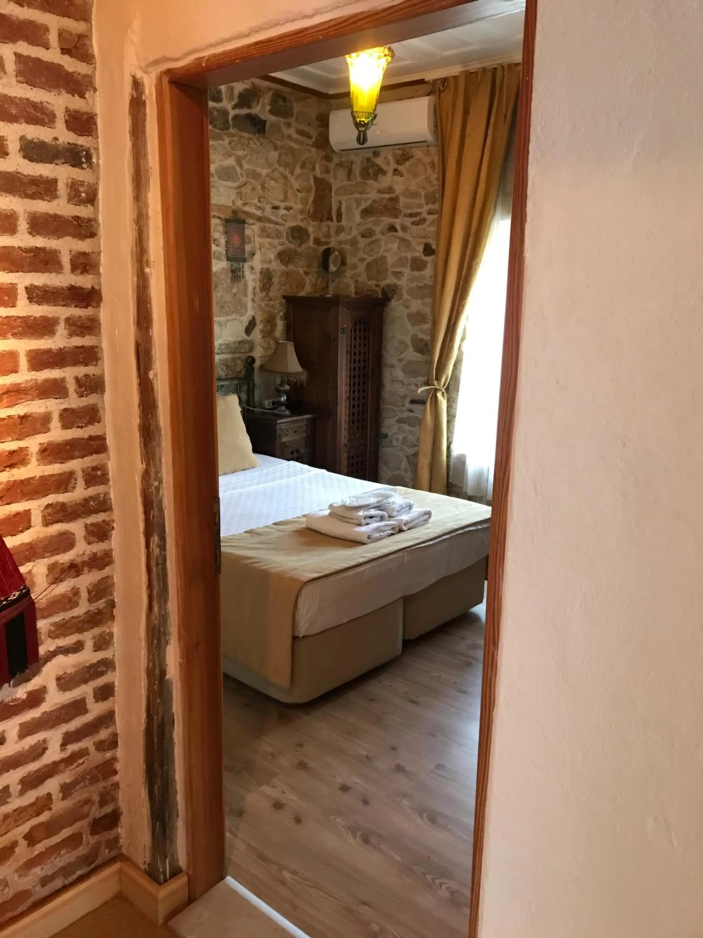 Photo of the whole room, Bed in Foca Antik Otel