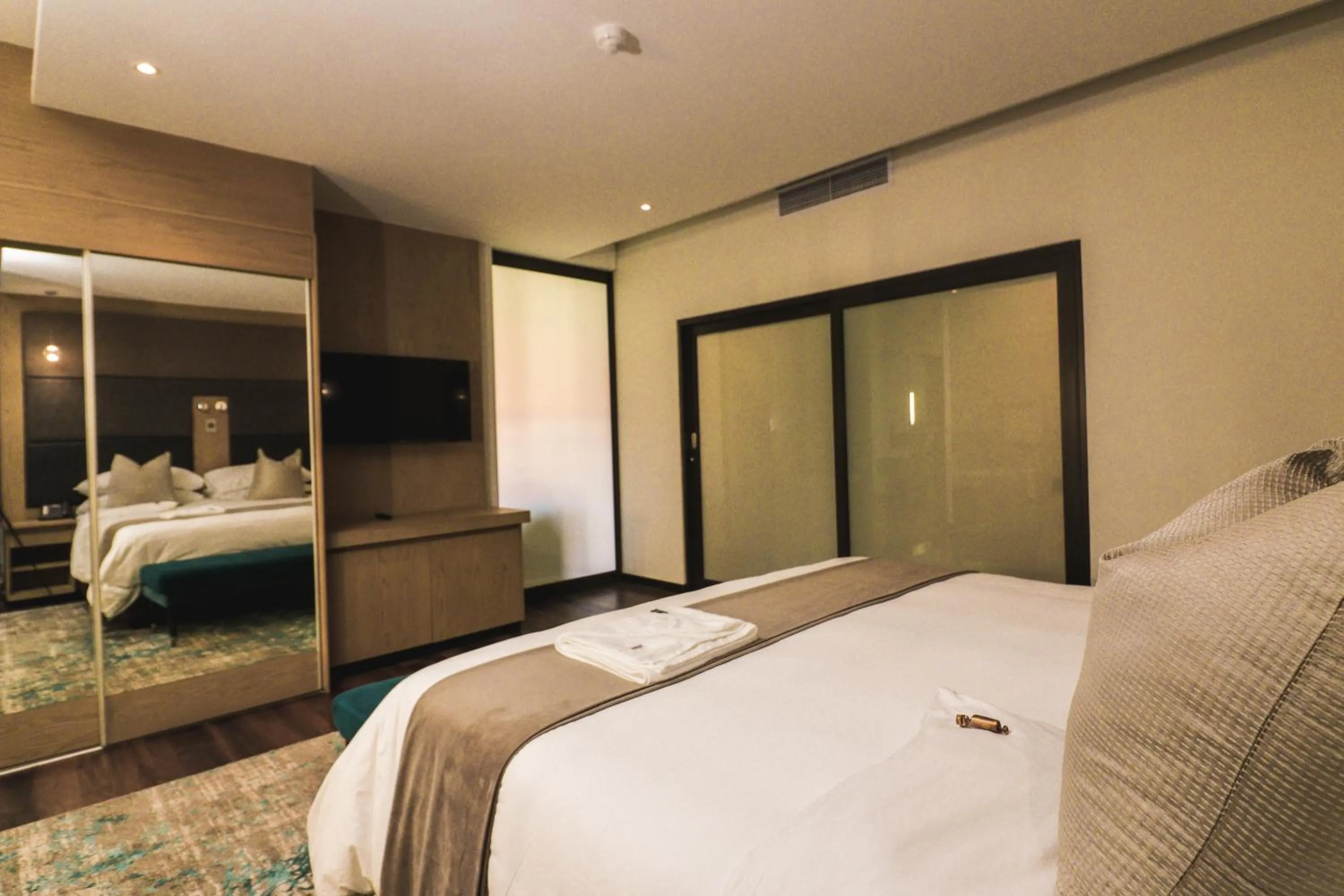 Bedroom, Bed in Happy Valley Hotel and Casino