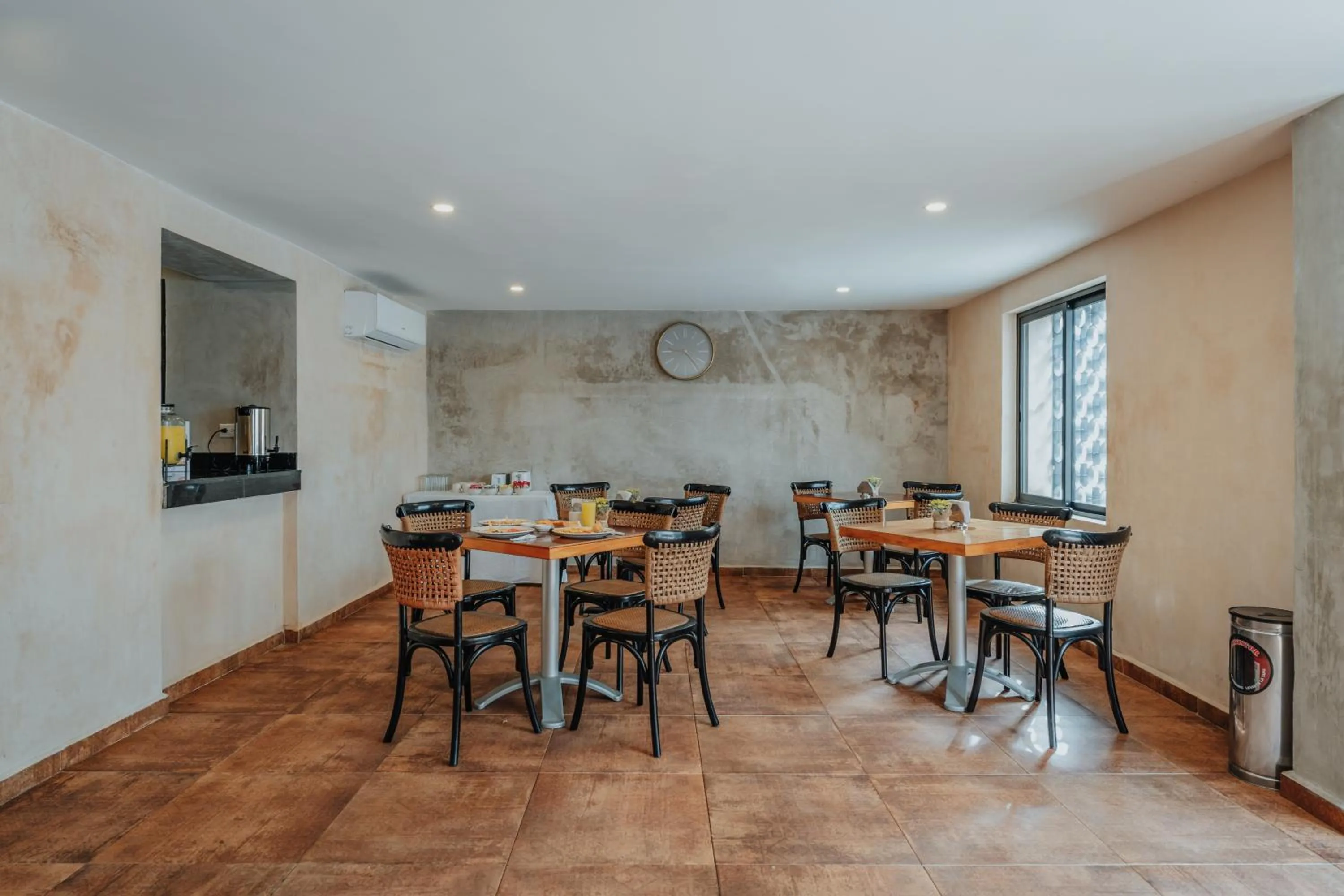 Restaurant/places to eat in Hotel Casa 57