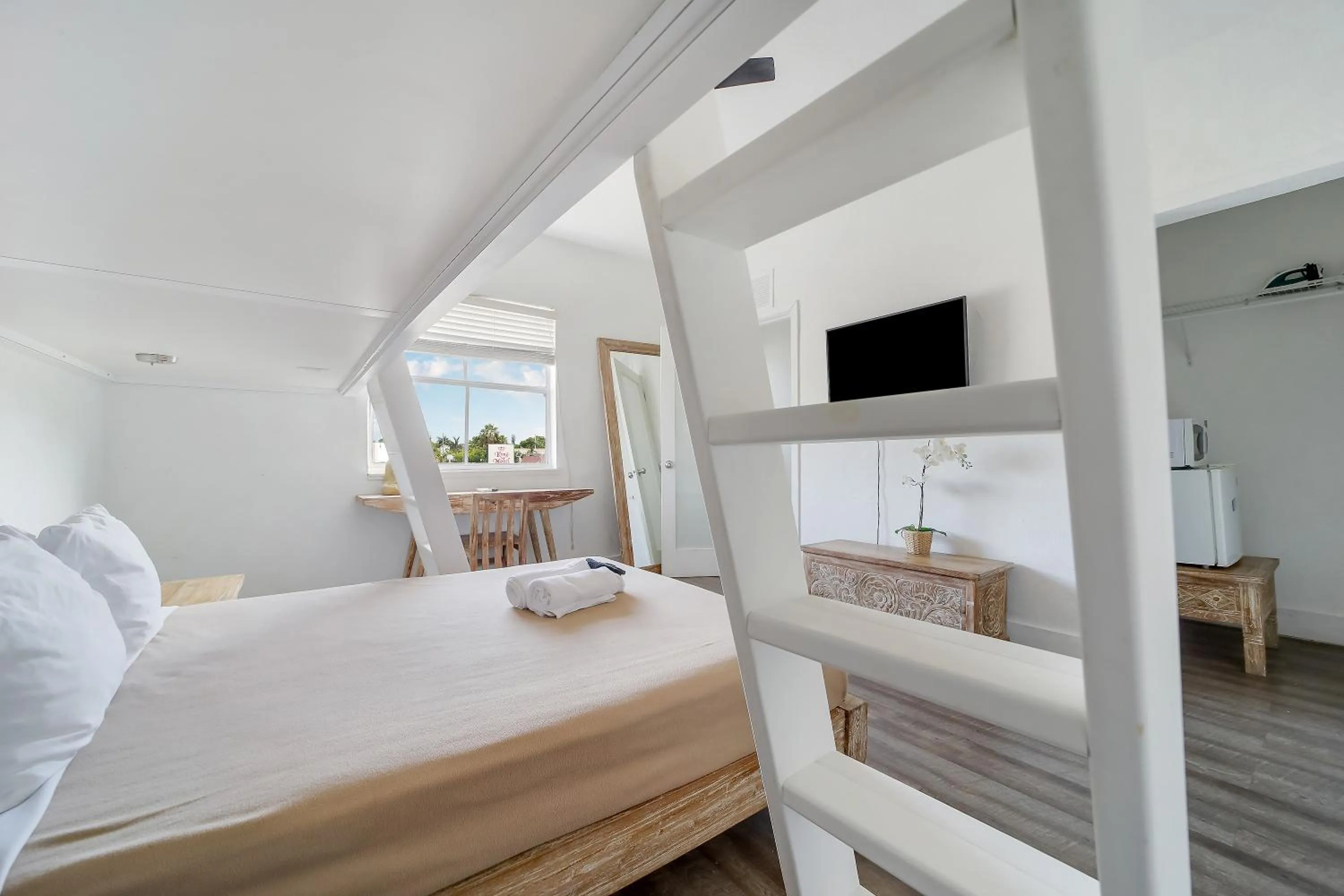 Bed in Treehouse Hotel