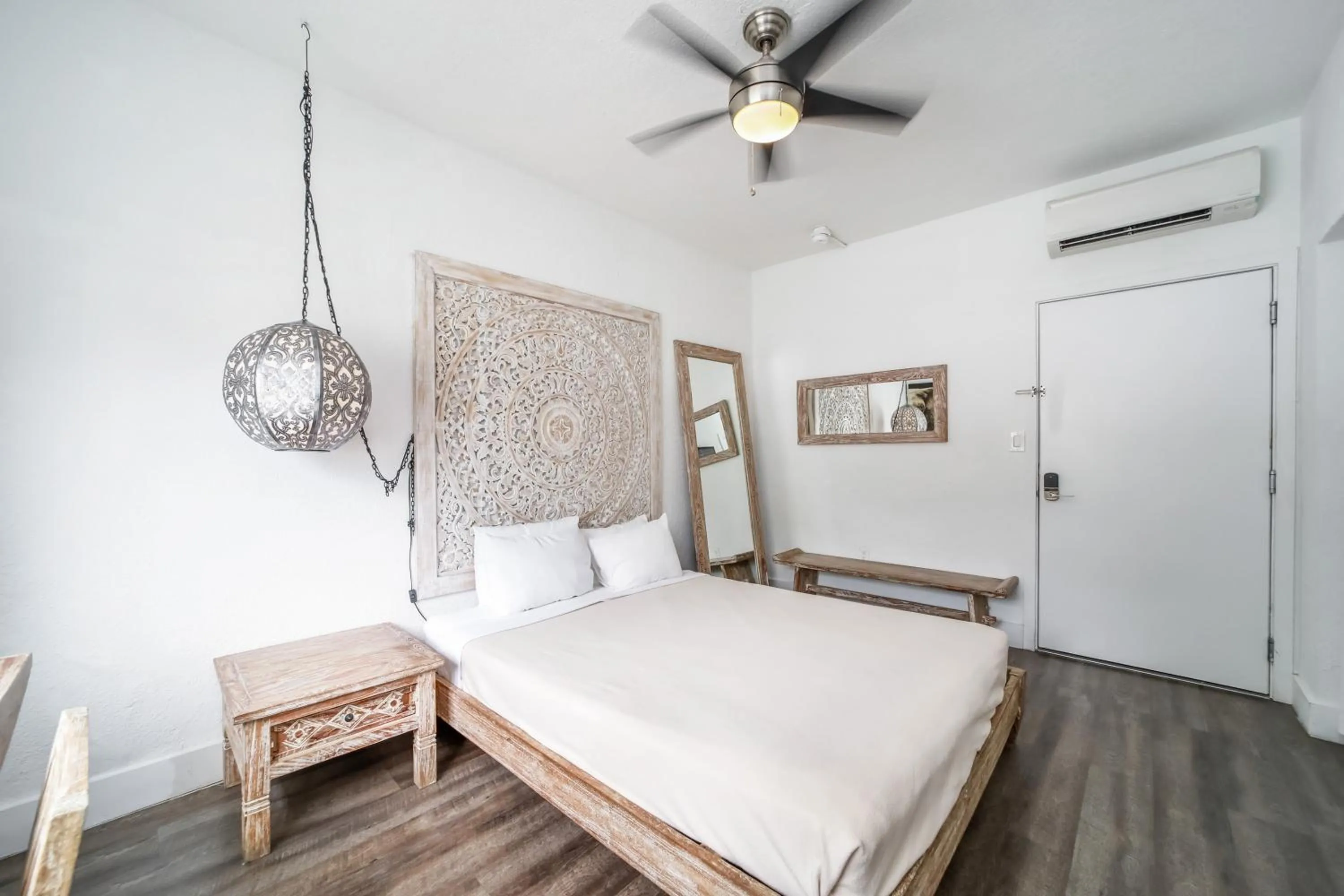 Bed in Treehouse Hotel