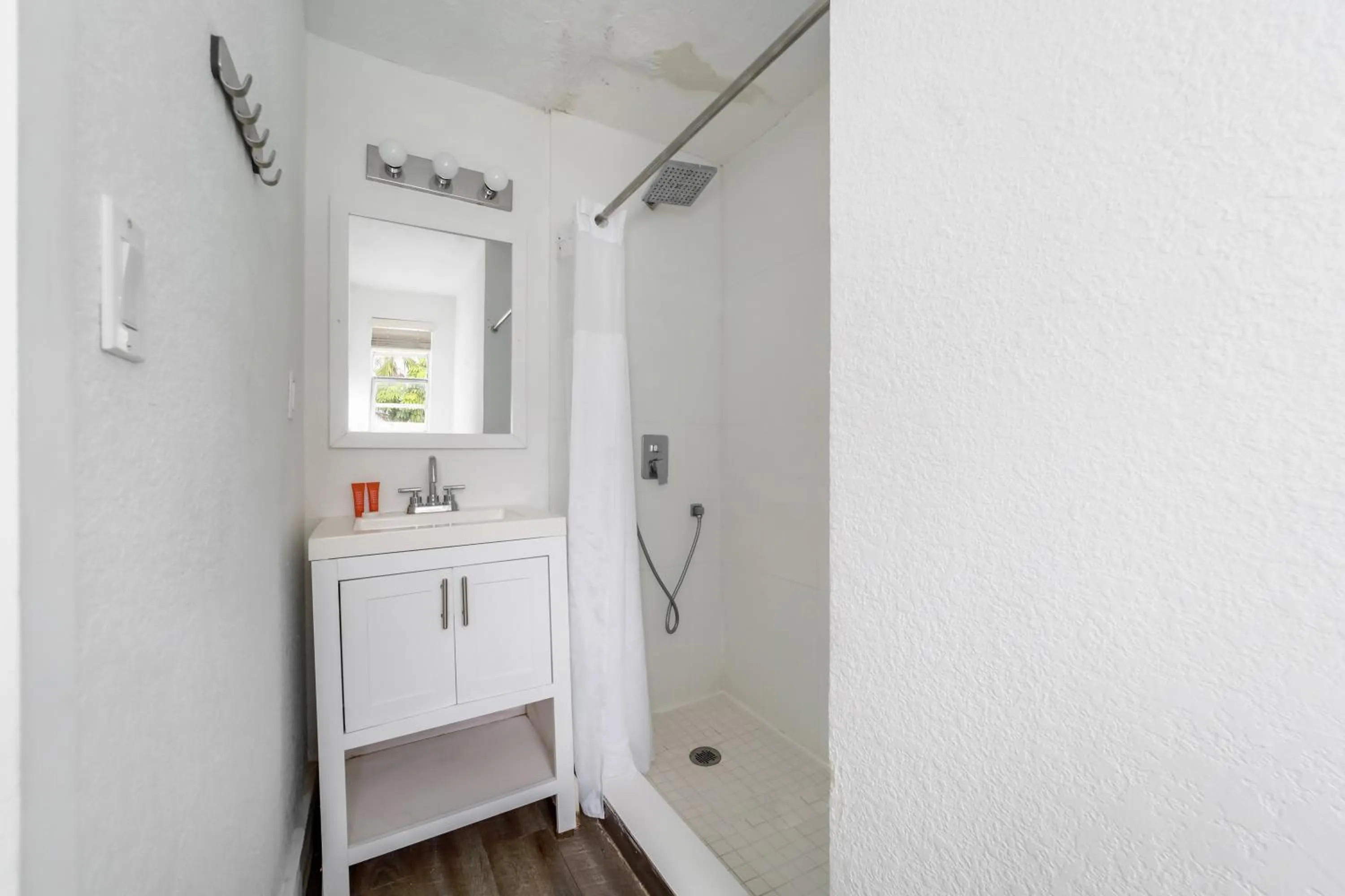 Shower in Treehouse Hotel