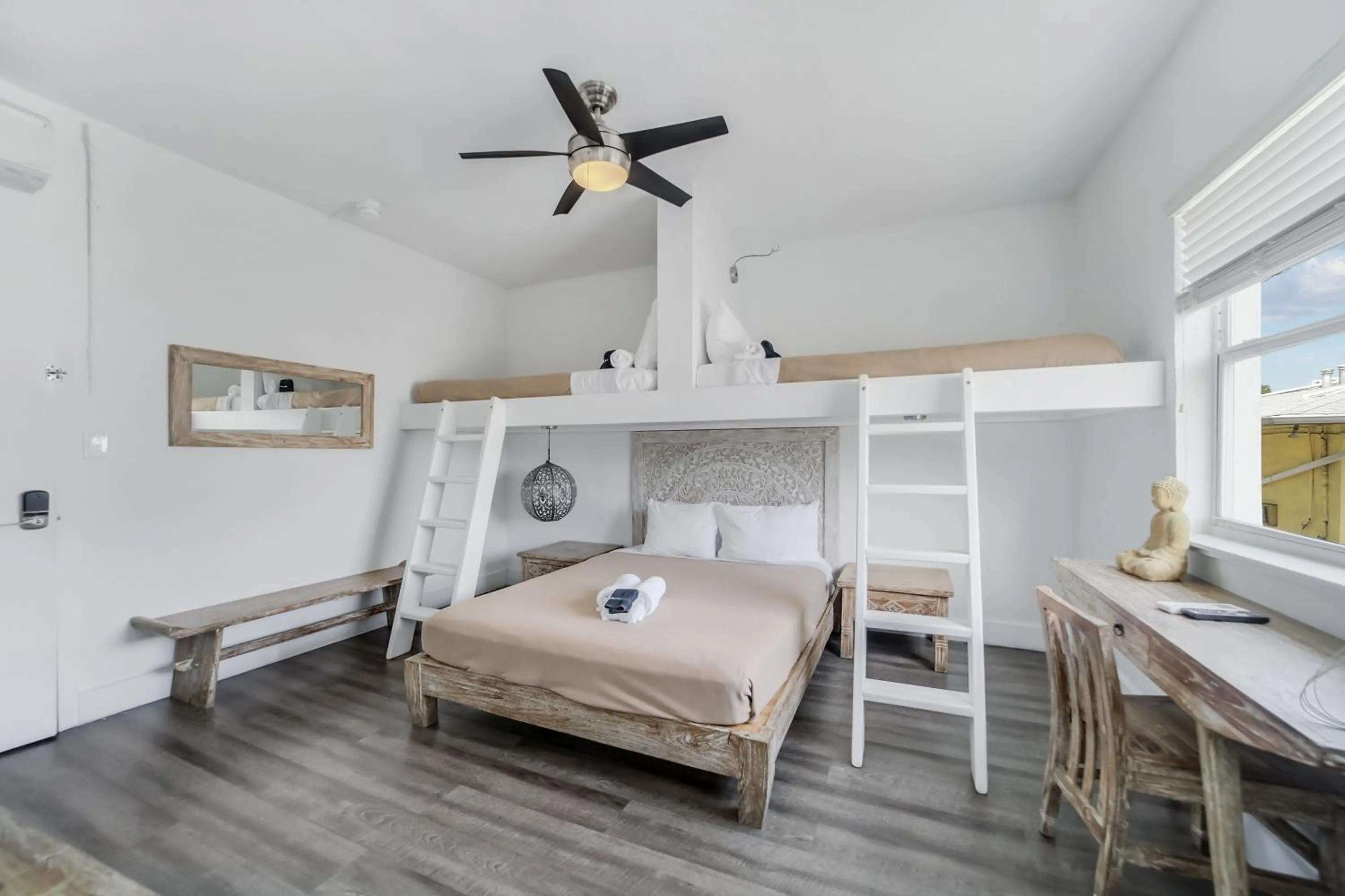 Bed in Treehouse Hotel