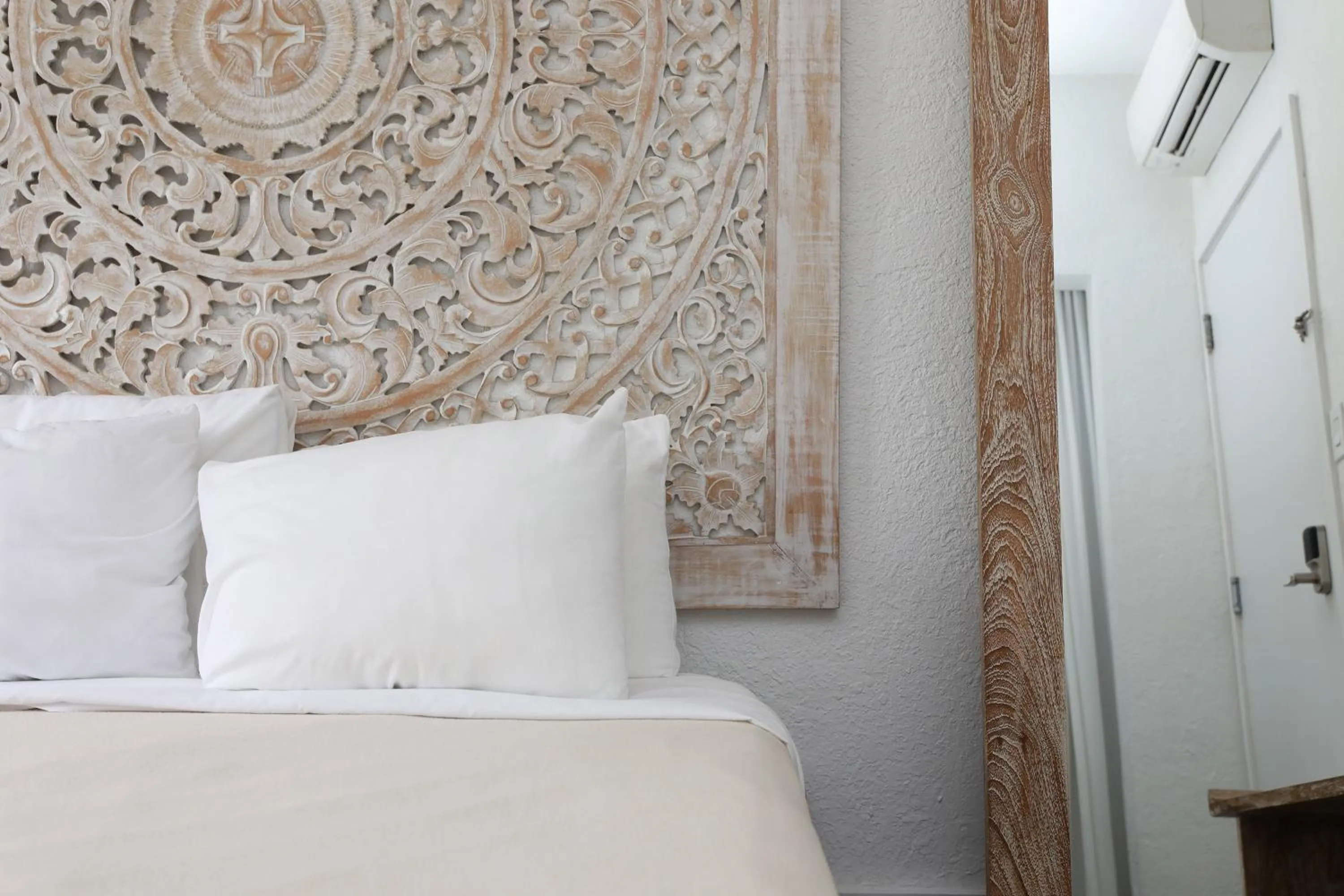 Bed in Treehouse Hotel