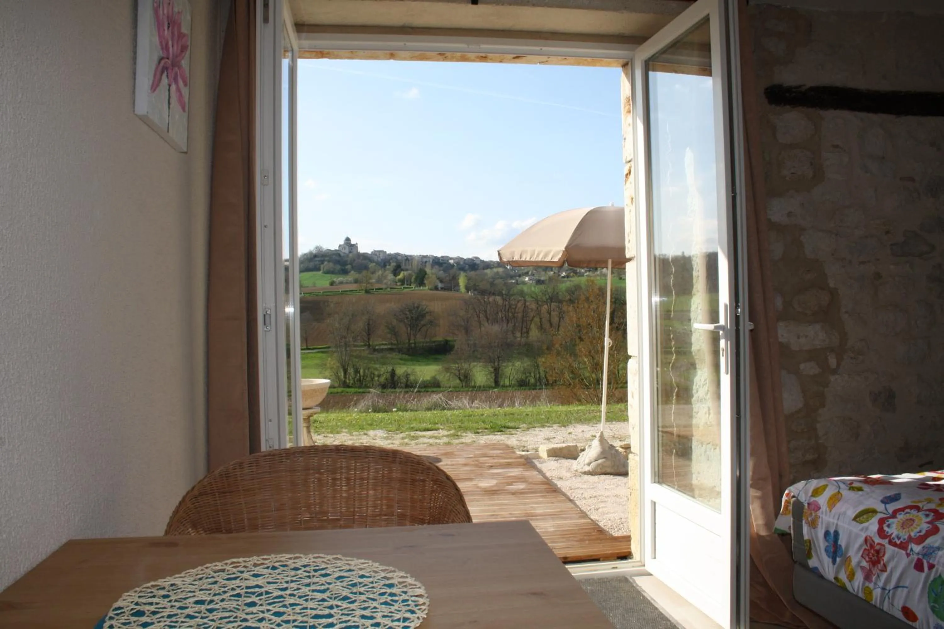 View (from property/room), Bed in La Perle du Lot