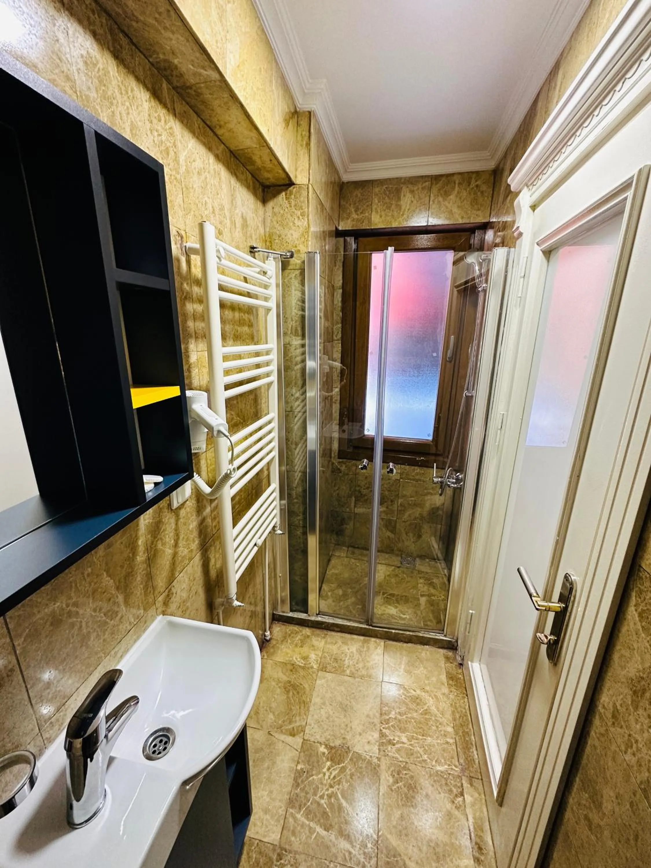 Bathroom in La Petite Maison Hotel