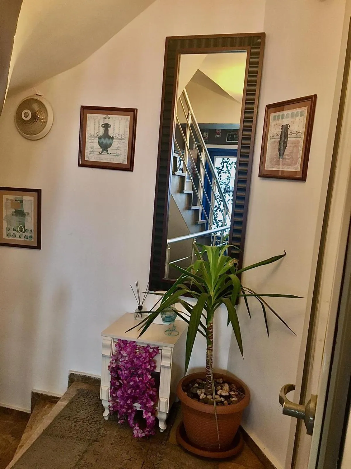 Lobby or reception in La Petite Maison Hotel