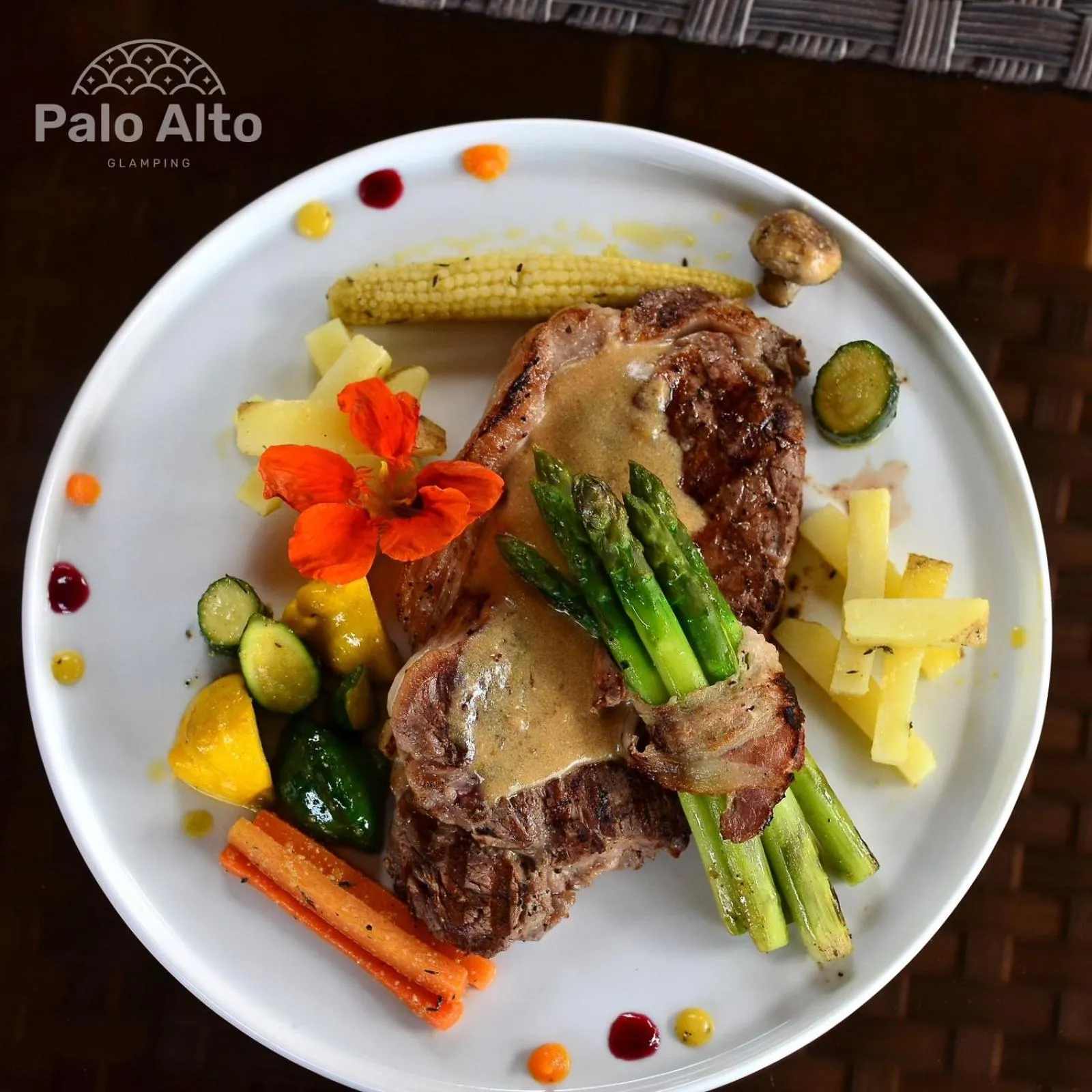 Restaurant/places to eat in Palo Alto Glamping Hotel