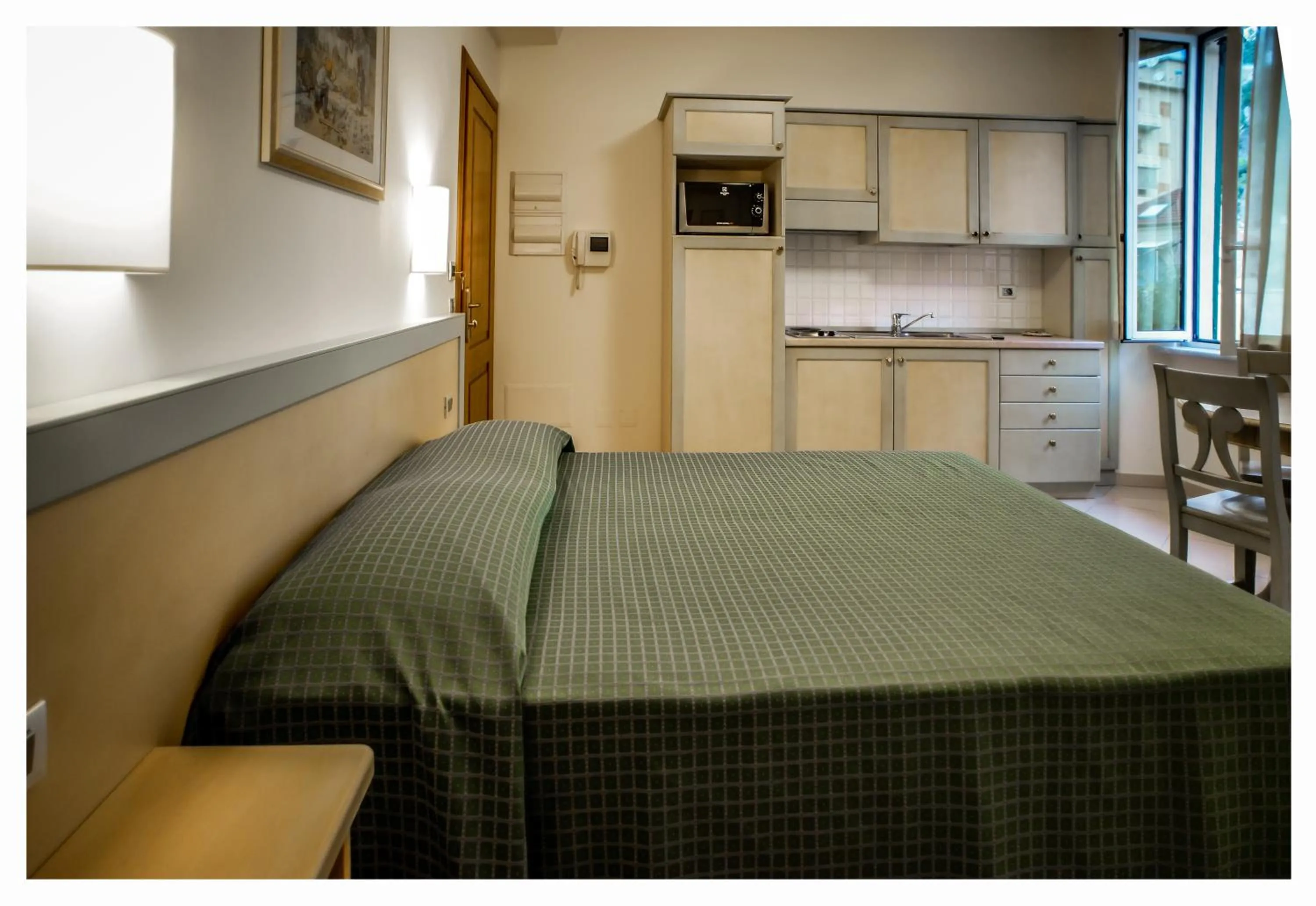 Kitchen or kitchenette, Bed in Lido Resort