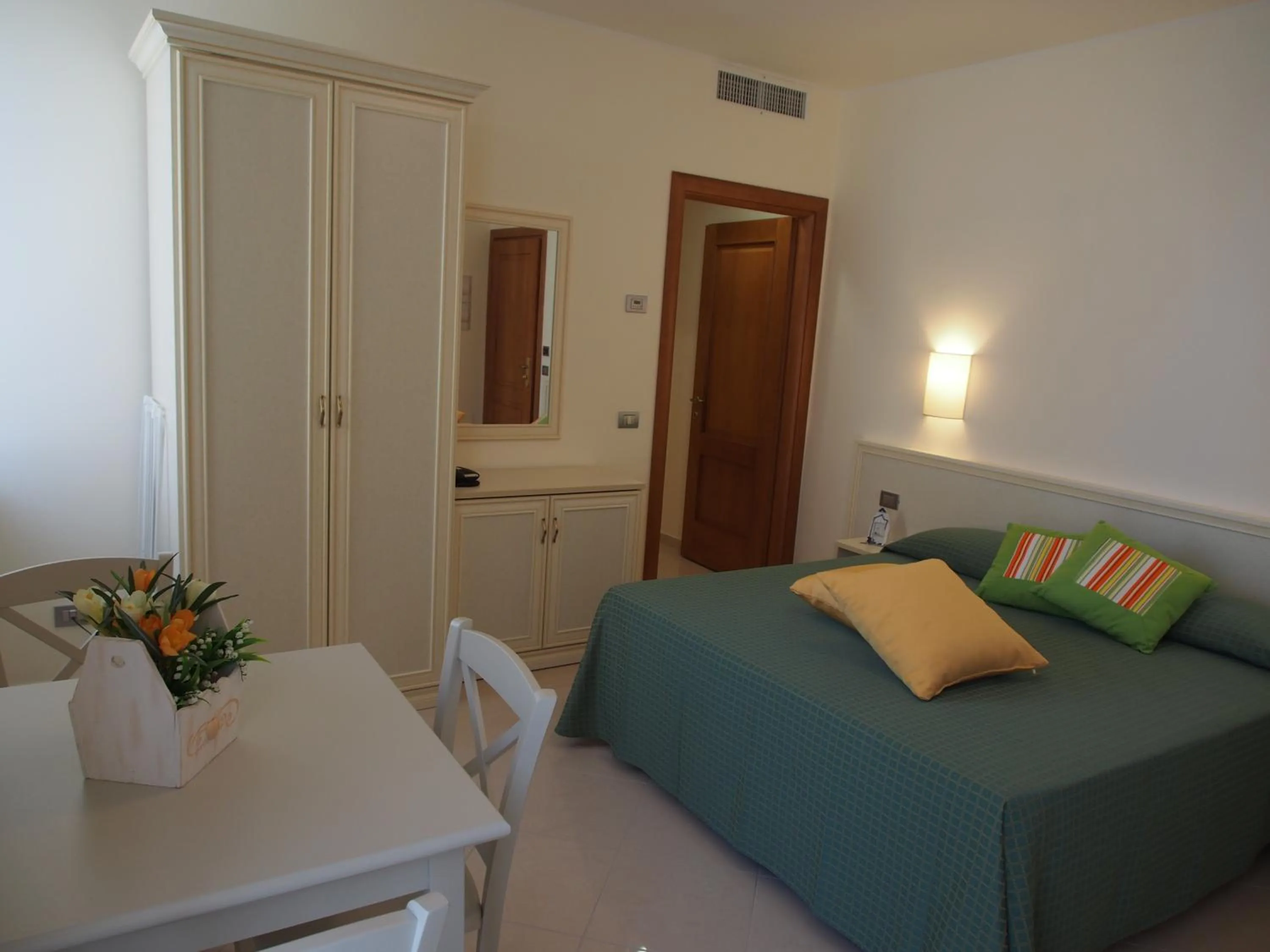 Living room, Bed in Lido Resort