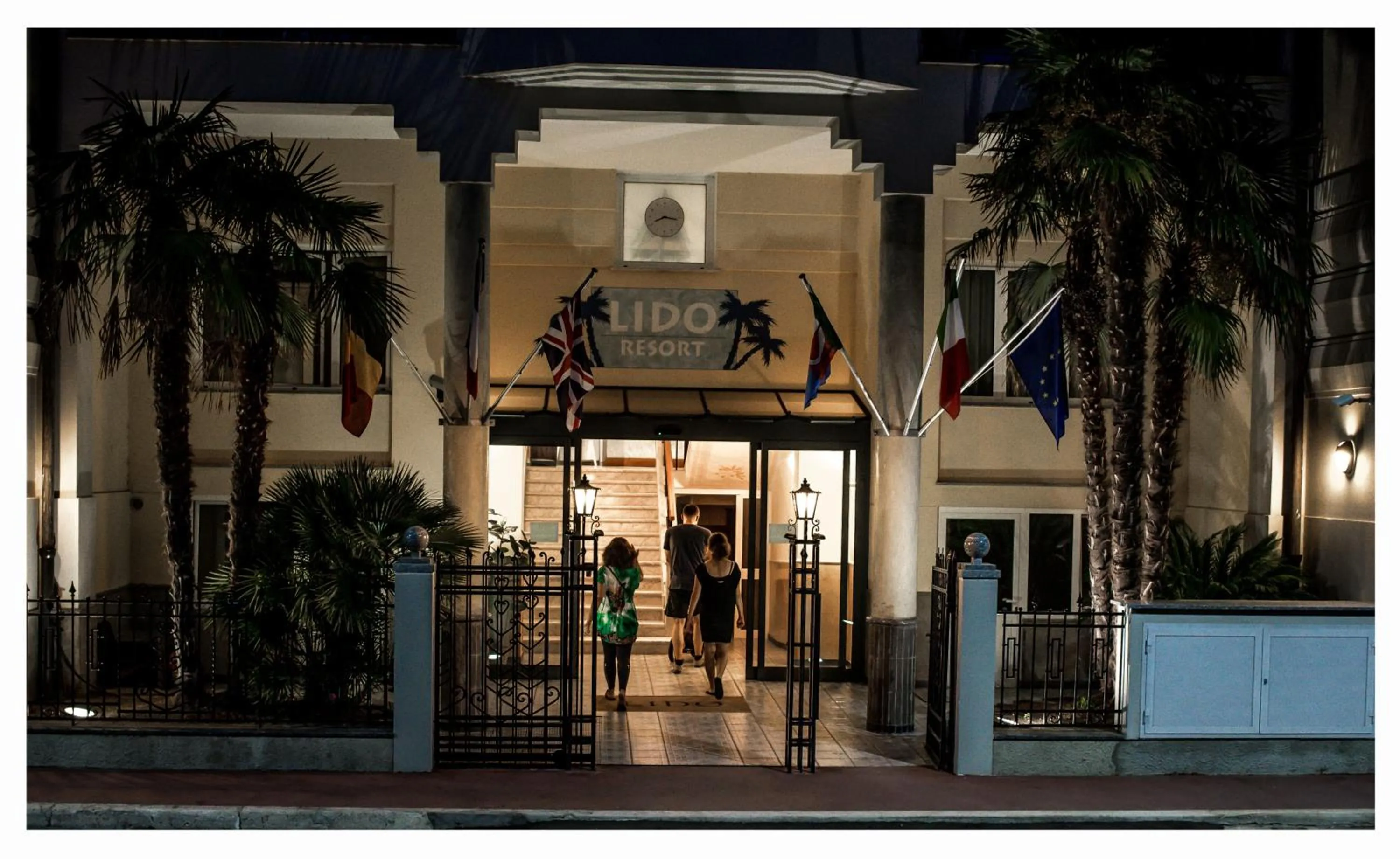 Facade/entrance in Lido Resort