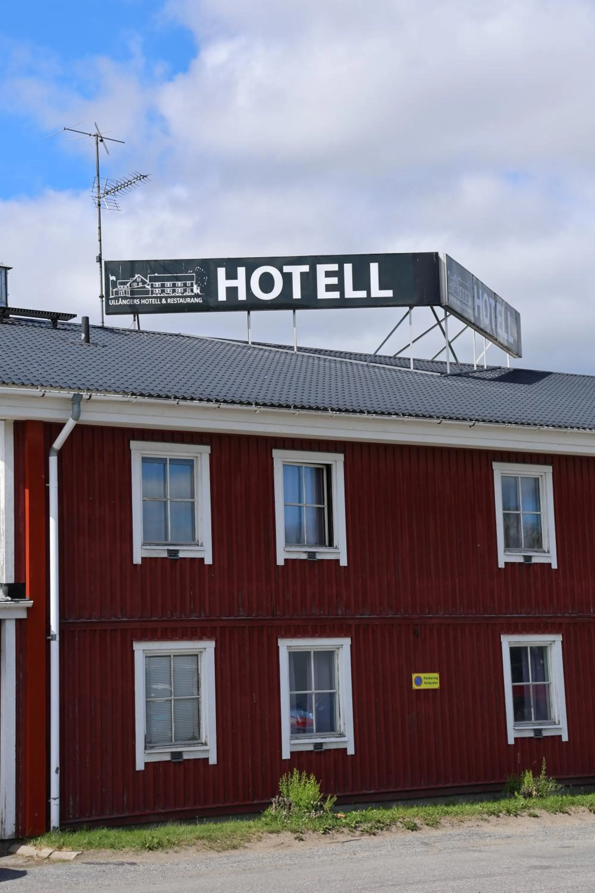 Property building in Ullångers Hotell & Restaurang