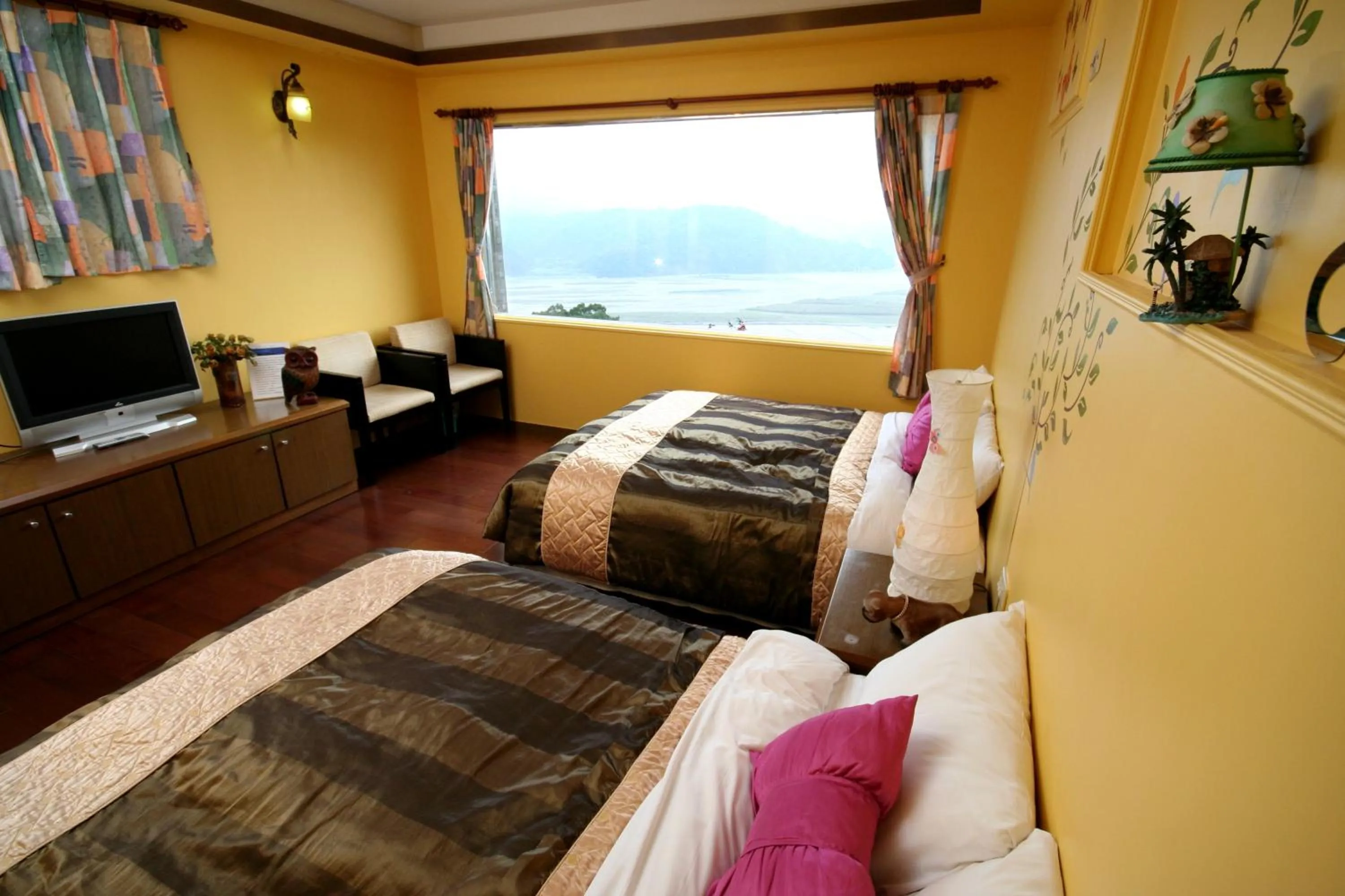 Photo of the whole room, Bed in Hao Wang Jiao House