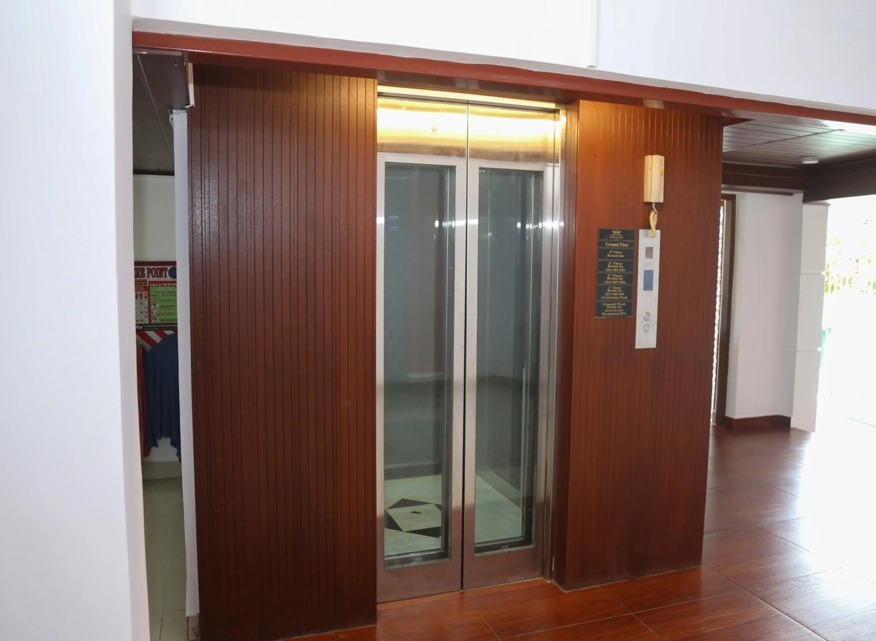 elevator in Hotel Sara