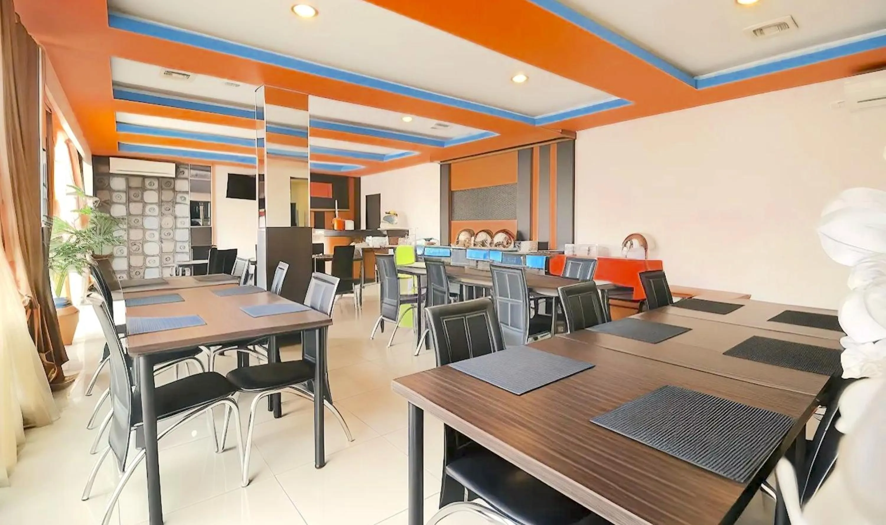 Restaurant/places to eat in STEFANI MAKATI HOTEL