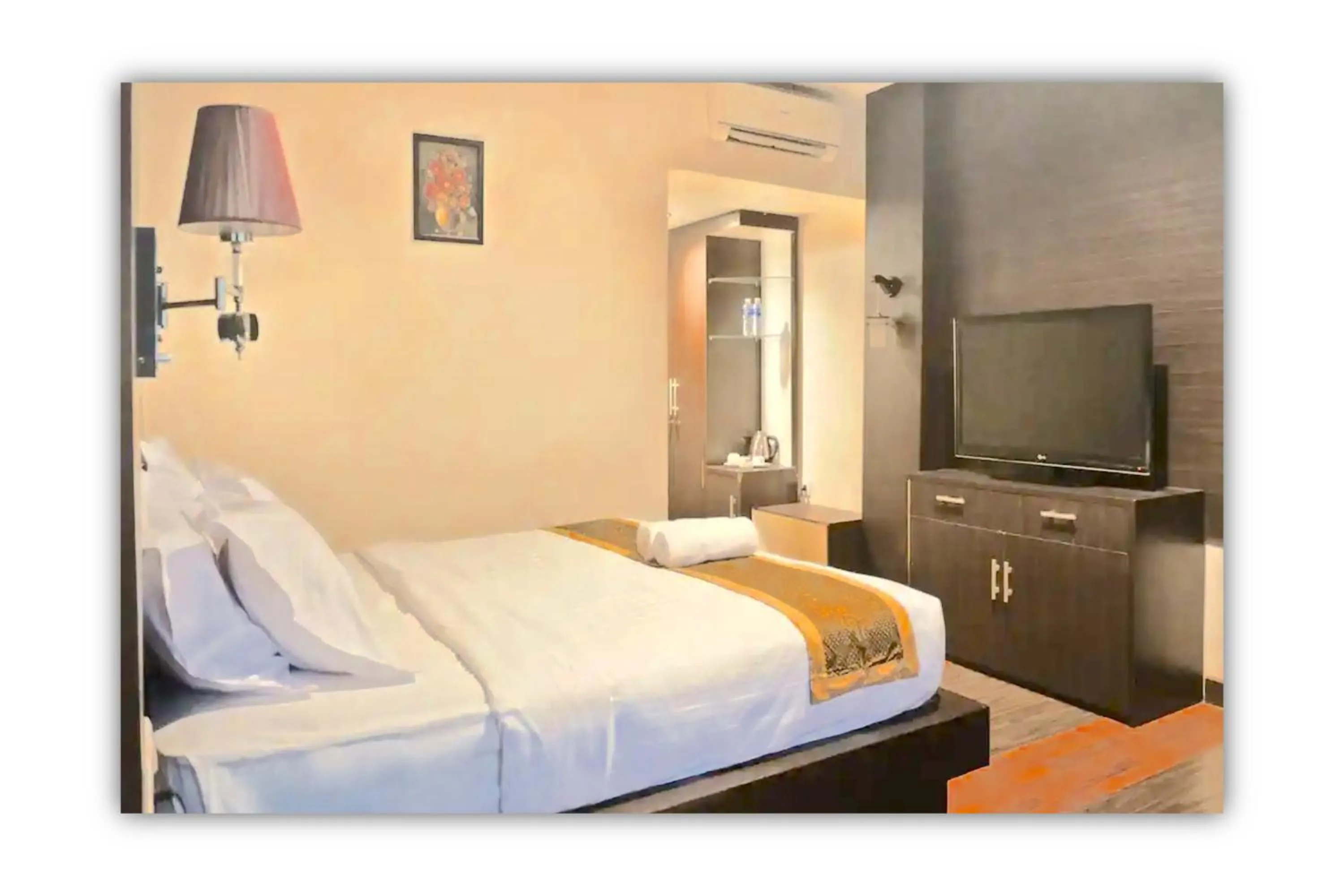 Communal lounge/ TV room in STEFANI MAKATI HOTEL