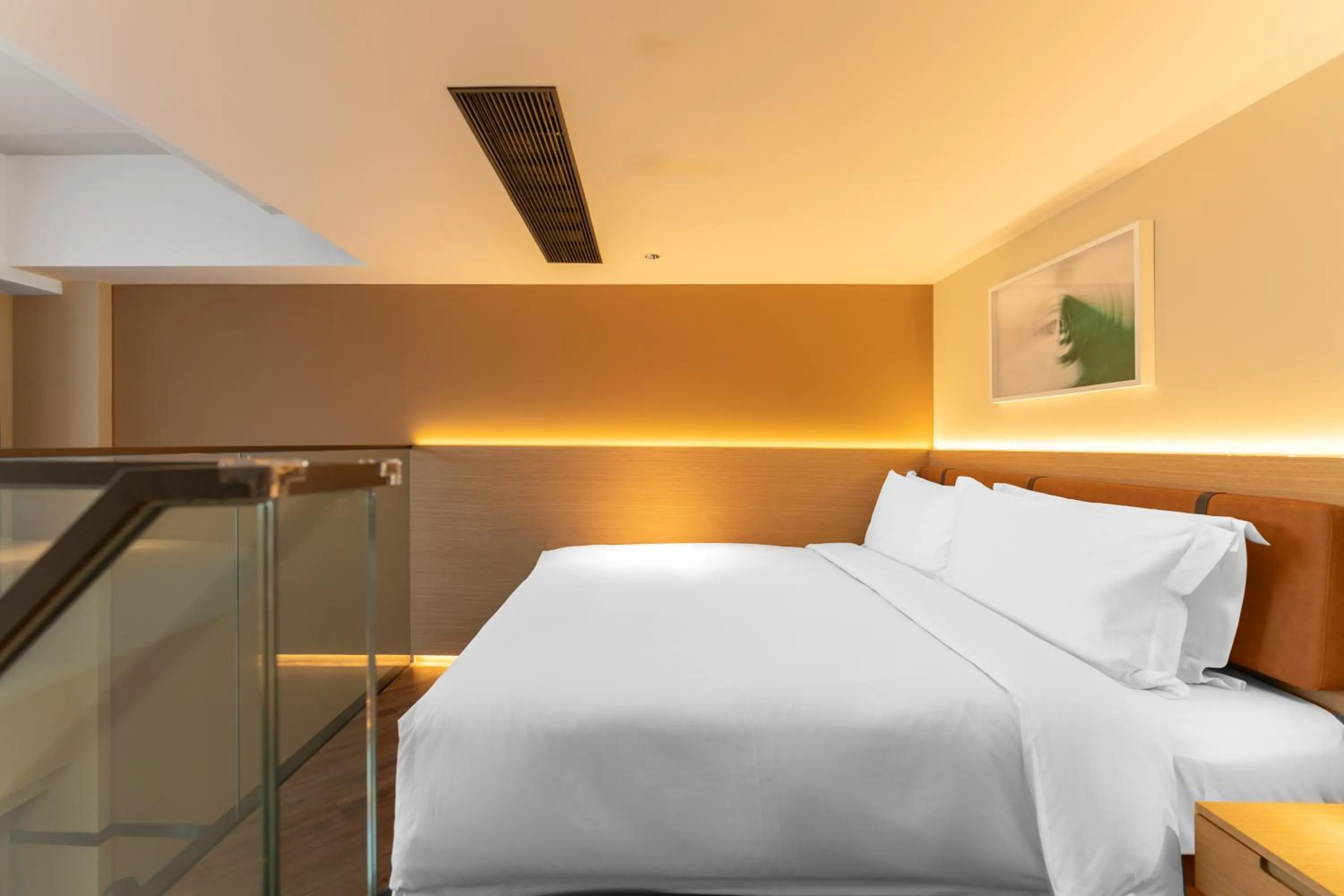 Bed in Mia Hotel - Shanghai Xuhui Jiaotong University