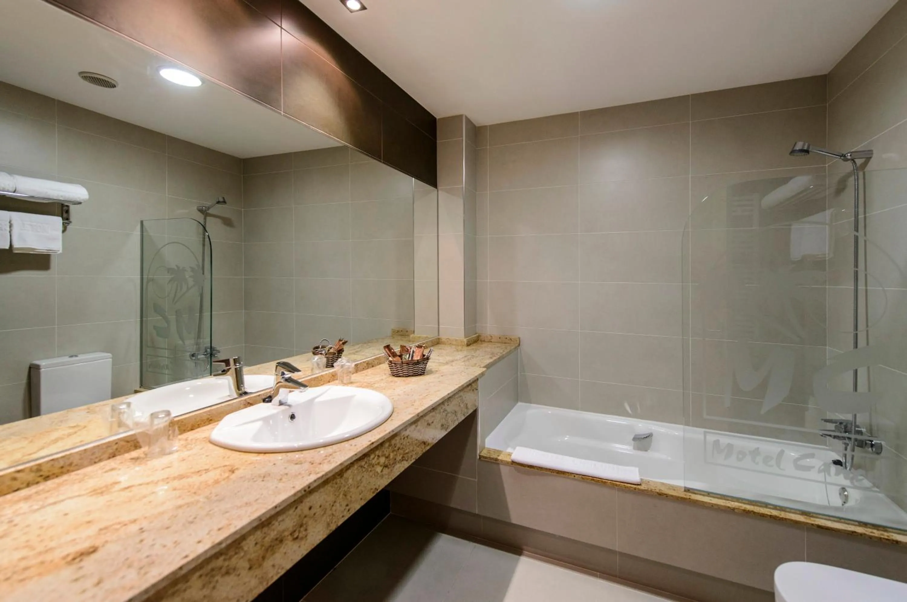 Bathroom in Motel Cancun Avilés