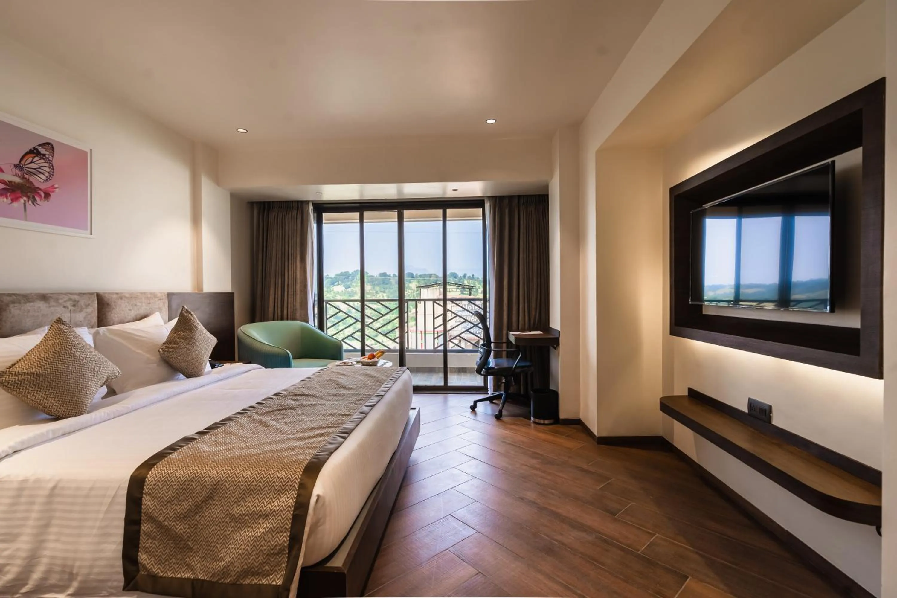 Bedroom, Bed in Regenta Place Igatpuri