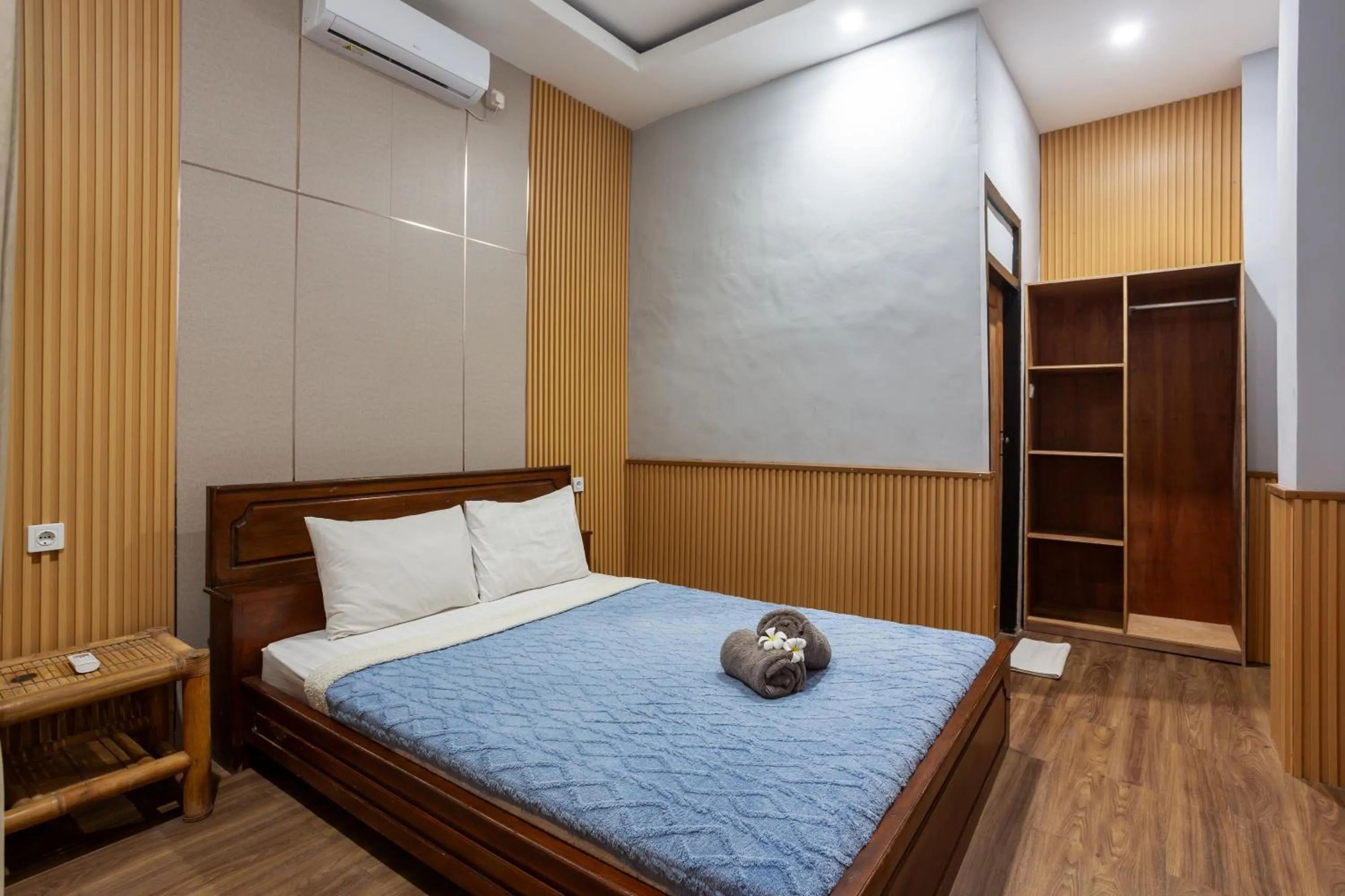 Bedroom, Bed in Creative Trawangan Stay