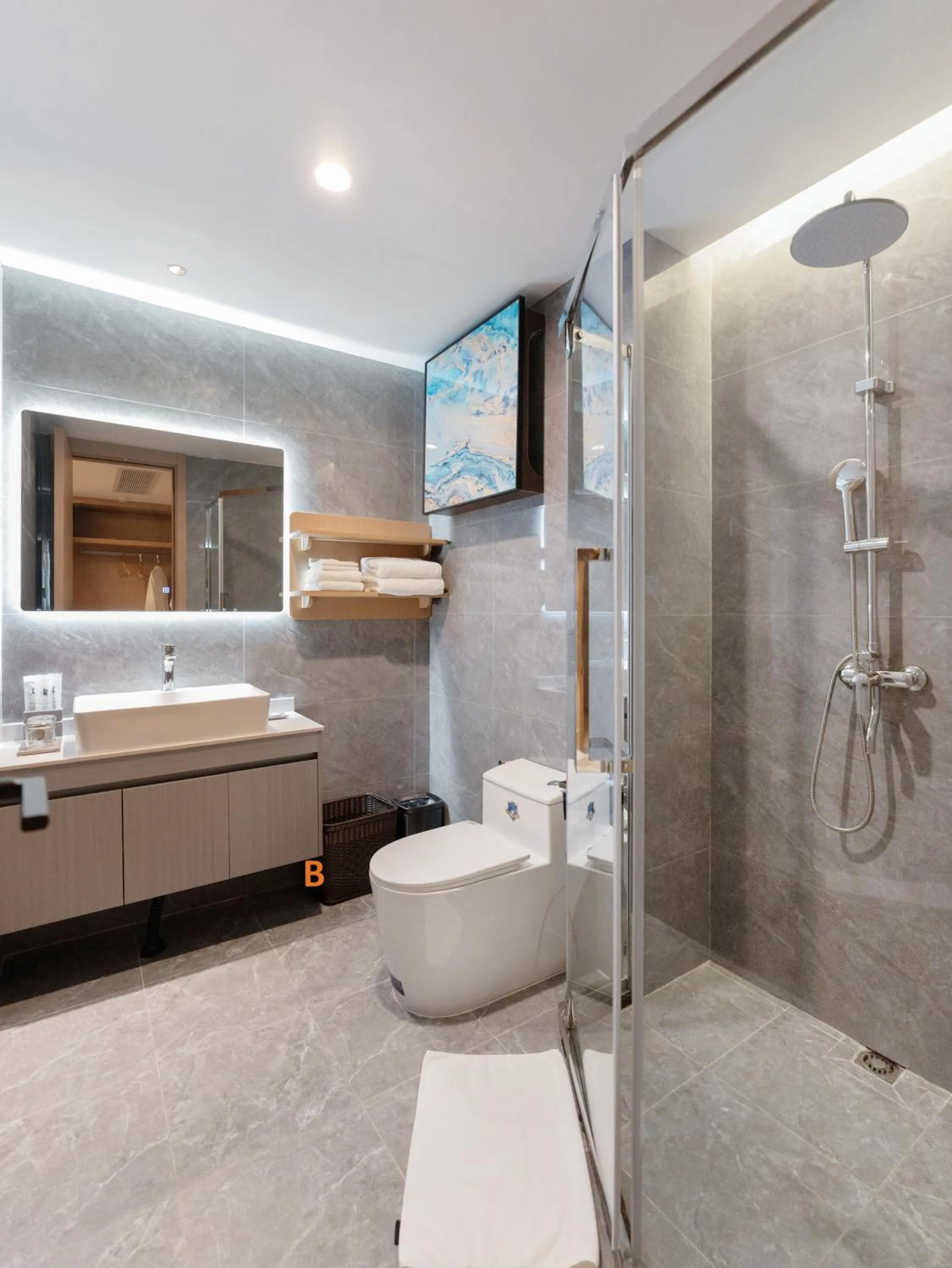 Shower in JD POLMAN Hotel