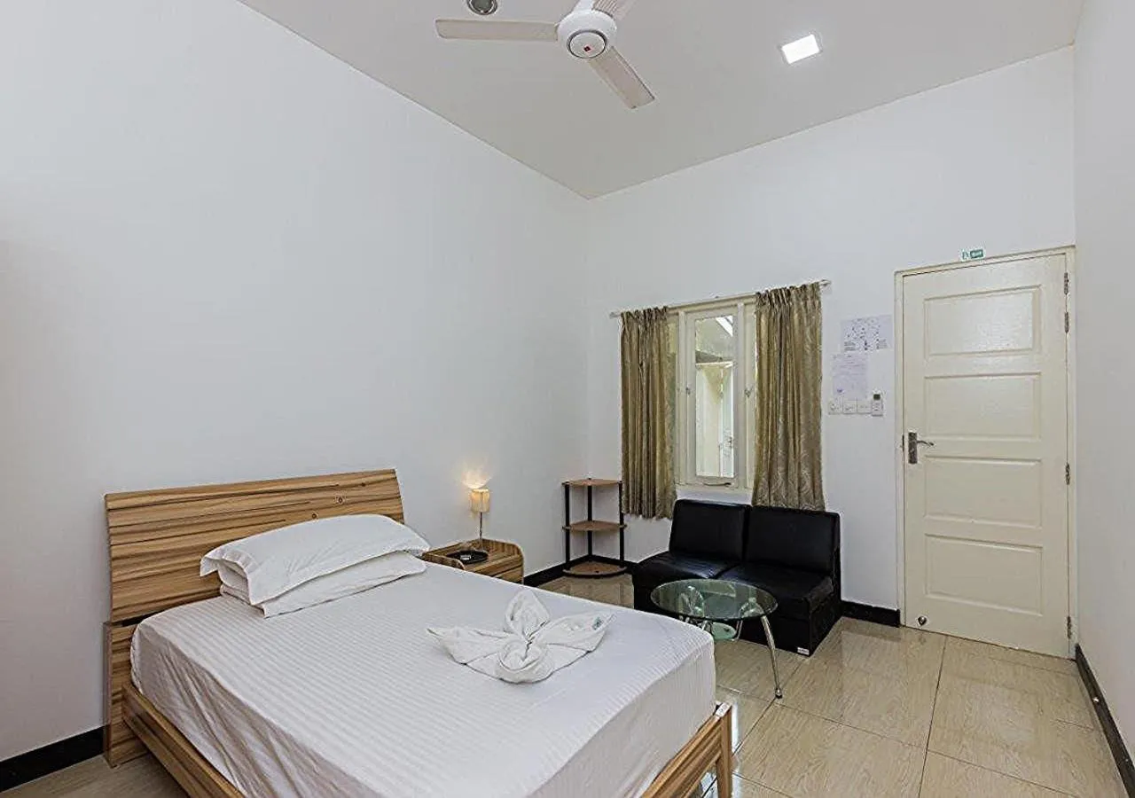 Bedroom, Bed in Surf Trip Maldives