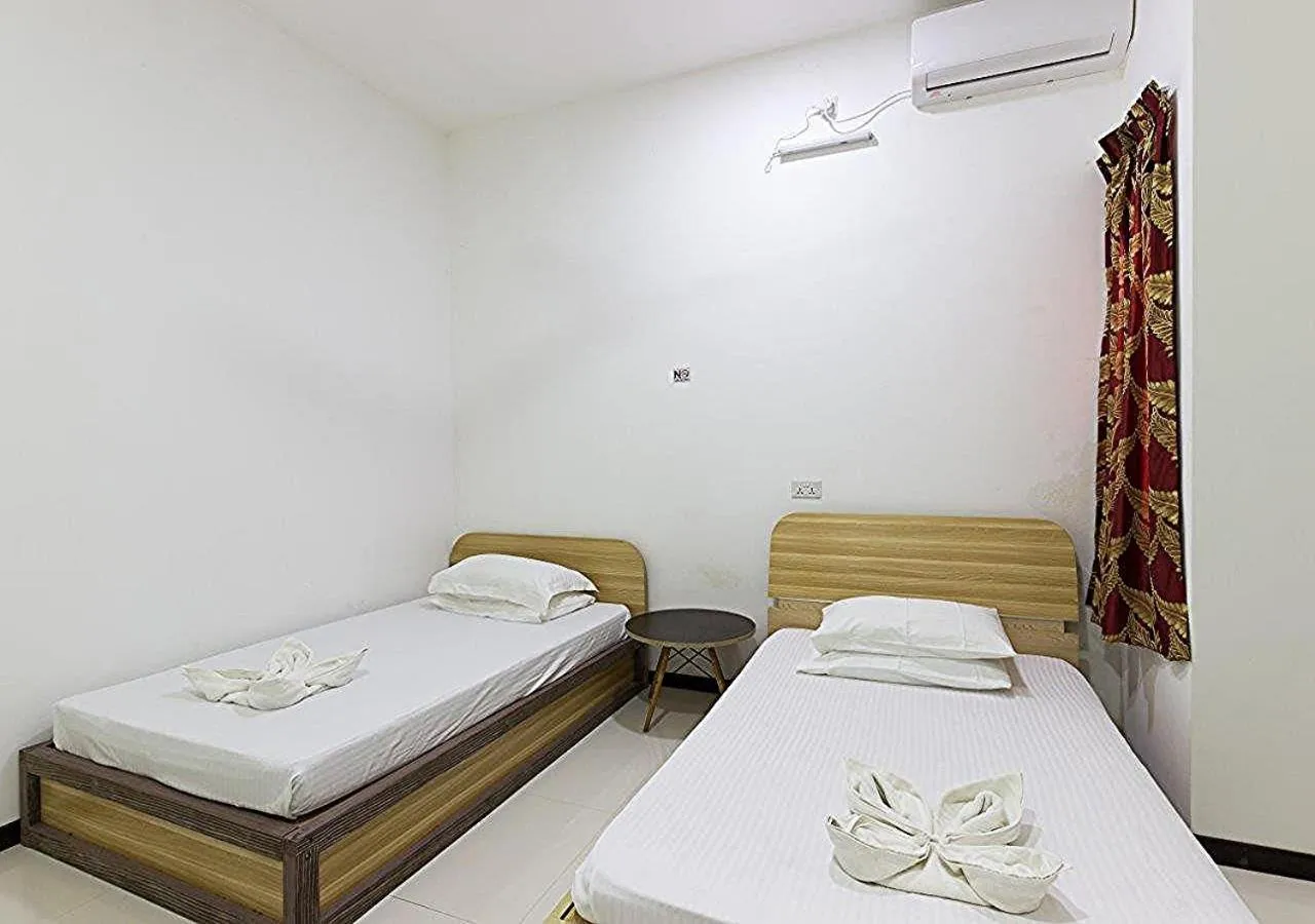 Bedroom, Bed in Surf Trip Maldives